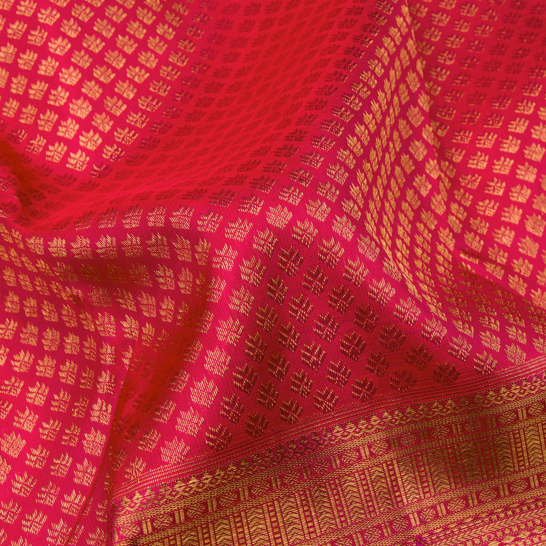 Kanakavalli Kanjivaram Silk Sari 22-060-HS001-00152 - Fabric View