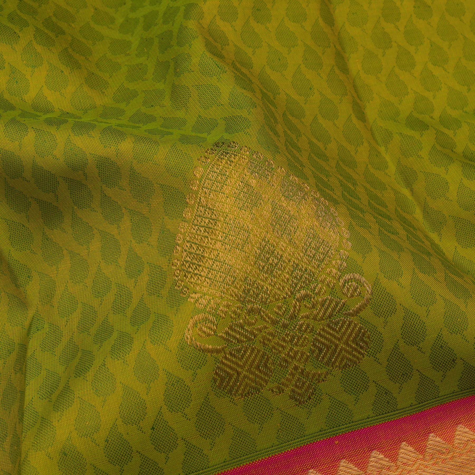 Kanakavalli Kanjivaram Silk Sari 22-090-HS001-12847 - Fabric View