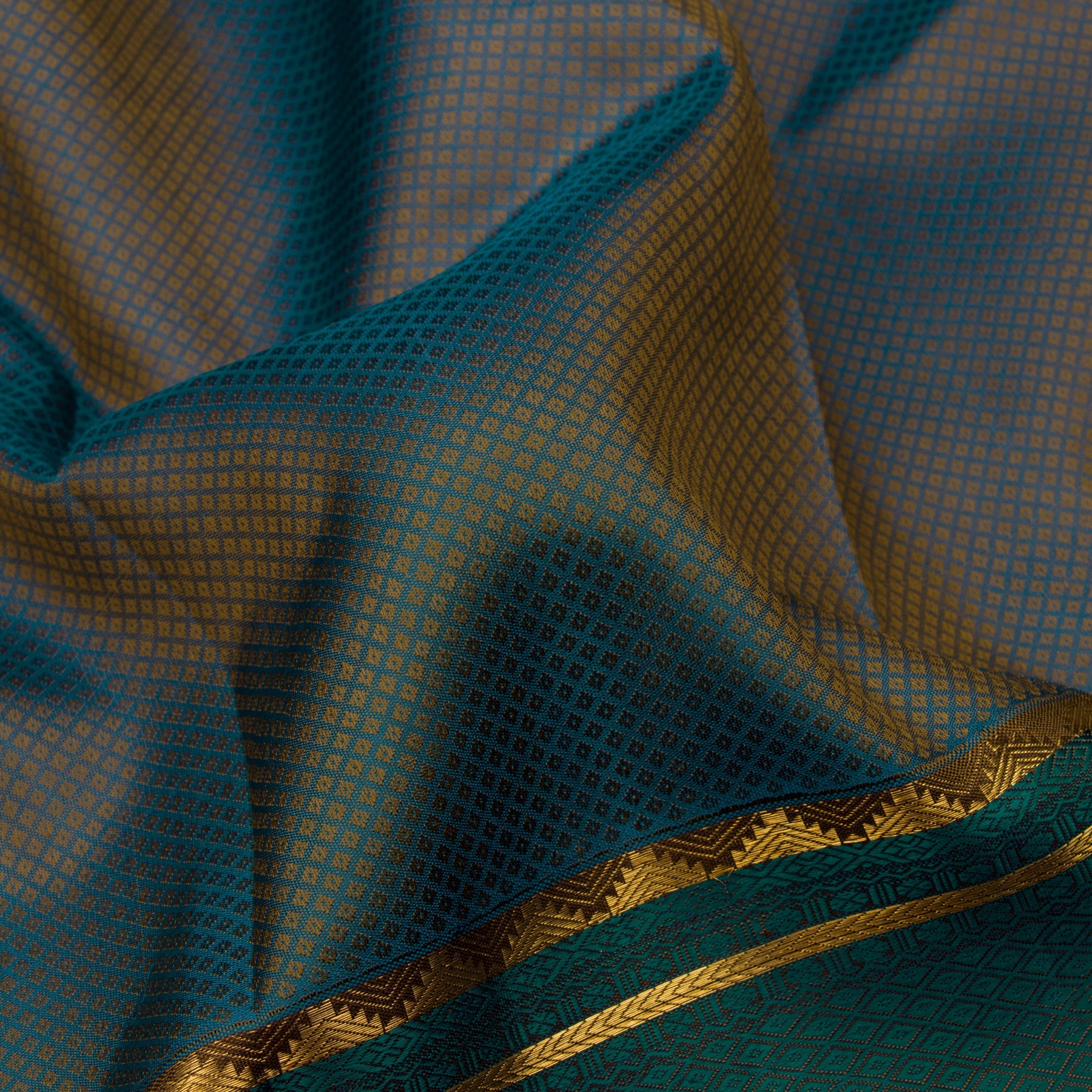 Kanakavalli Kanjivaram Silk Sari 22-100-HS001-00650 - Fabric View