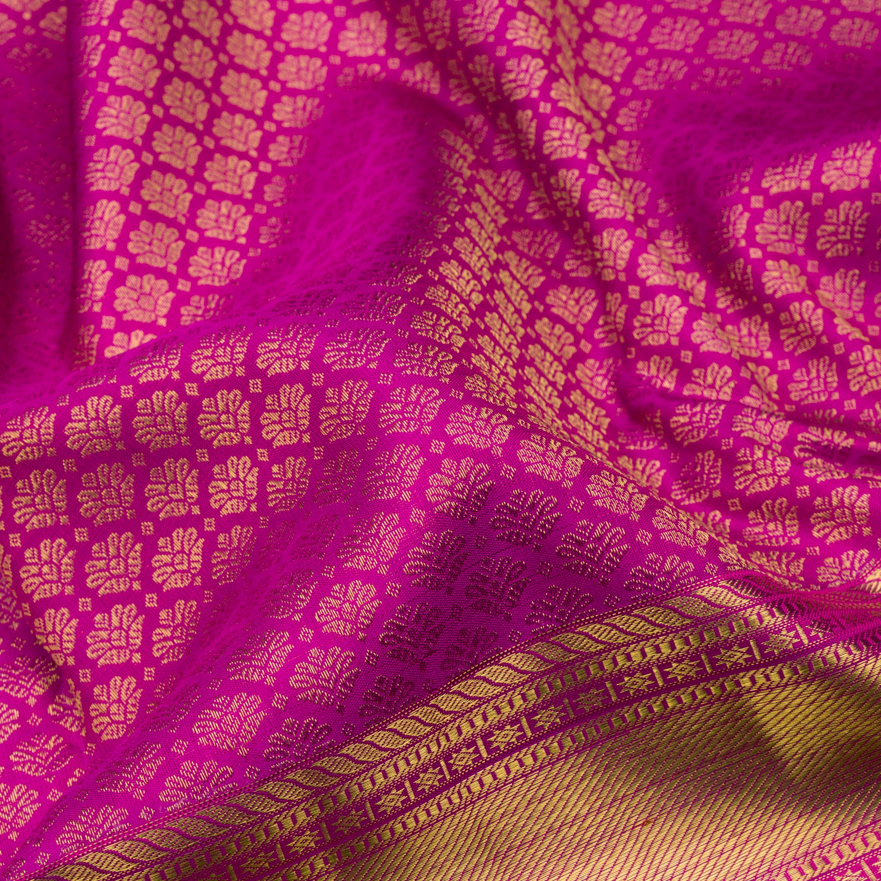 Kanakavalli Kanjivaram Silk Sari 22-100-HS001-00673 - Fabric View