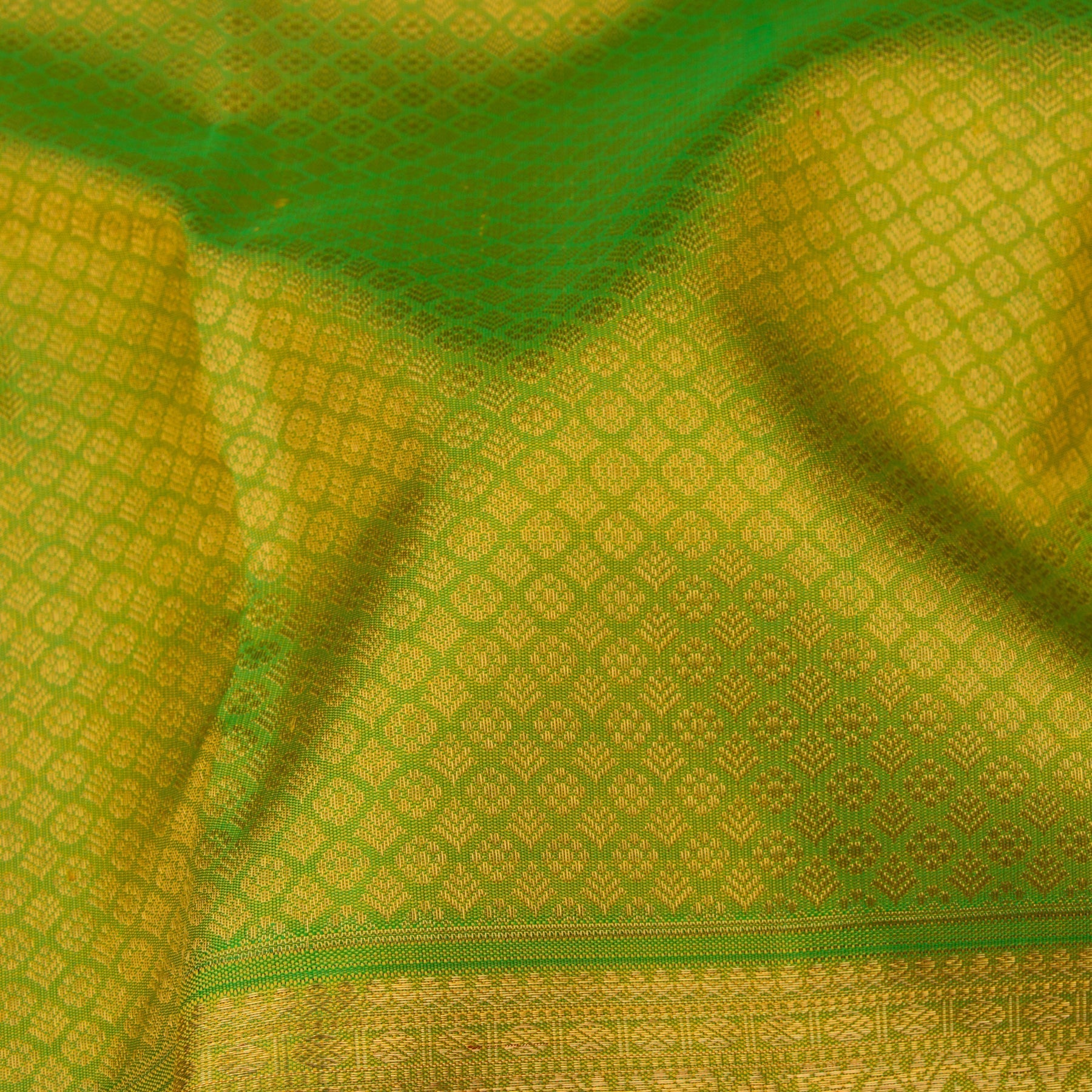 Kanakavalli Kanjivaram Silk Sari 22-110-HS001-00407 - Fabric View