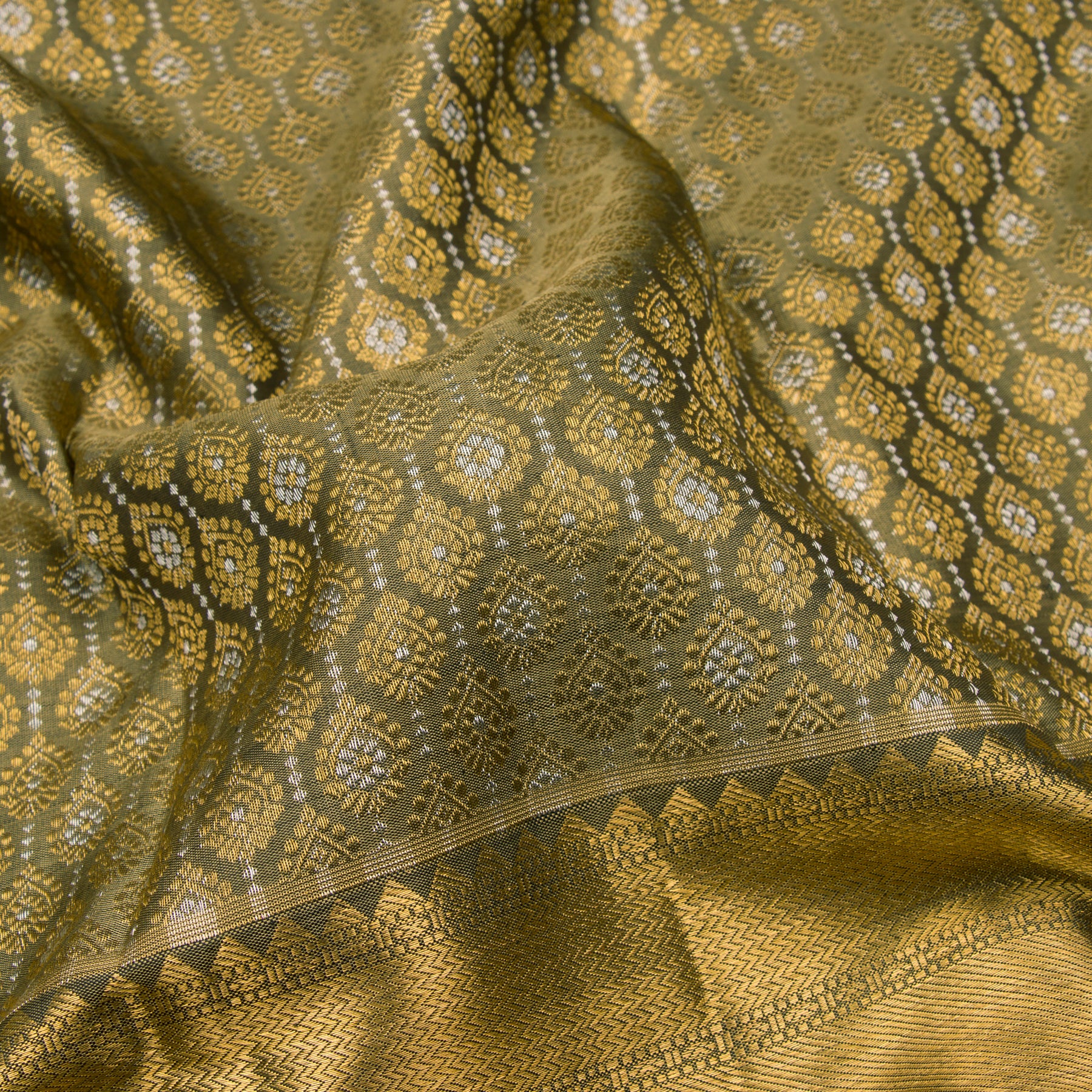Kanakavalli Kanjivaram Silk Sari 22-110-HS001-00889 - Fabric View