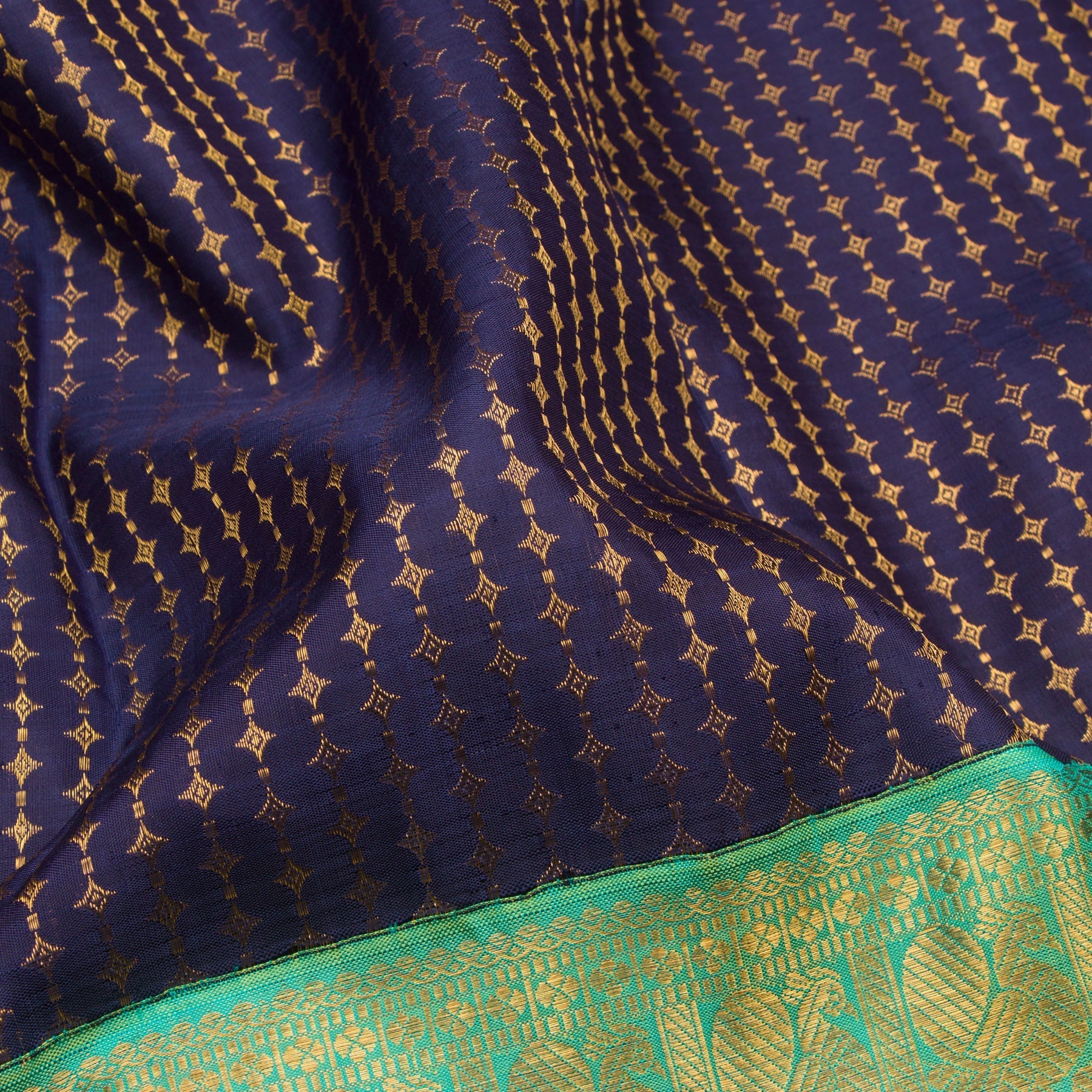 Kanakavalli Kanjivaram Silk Sari 22-110-HS001-00949 - Fabric View