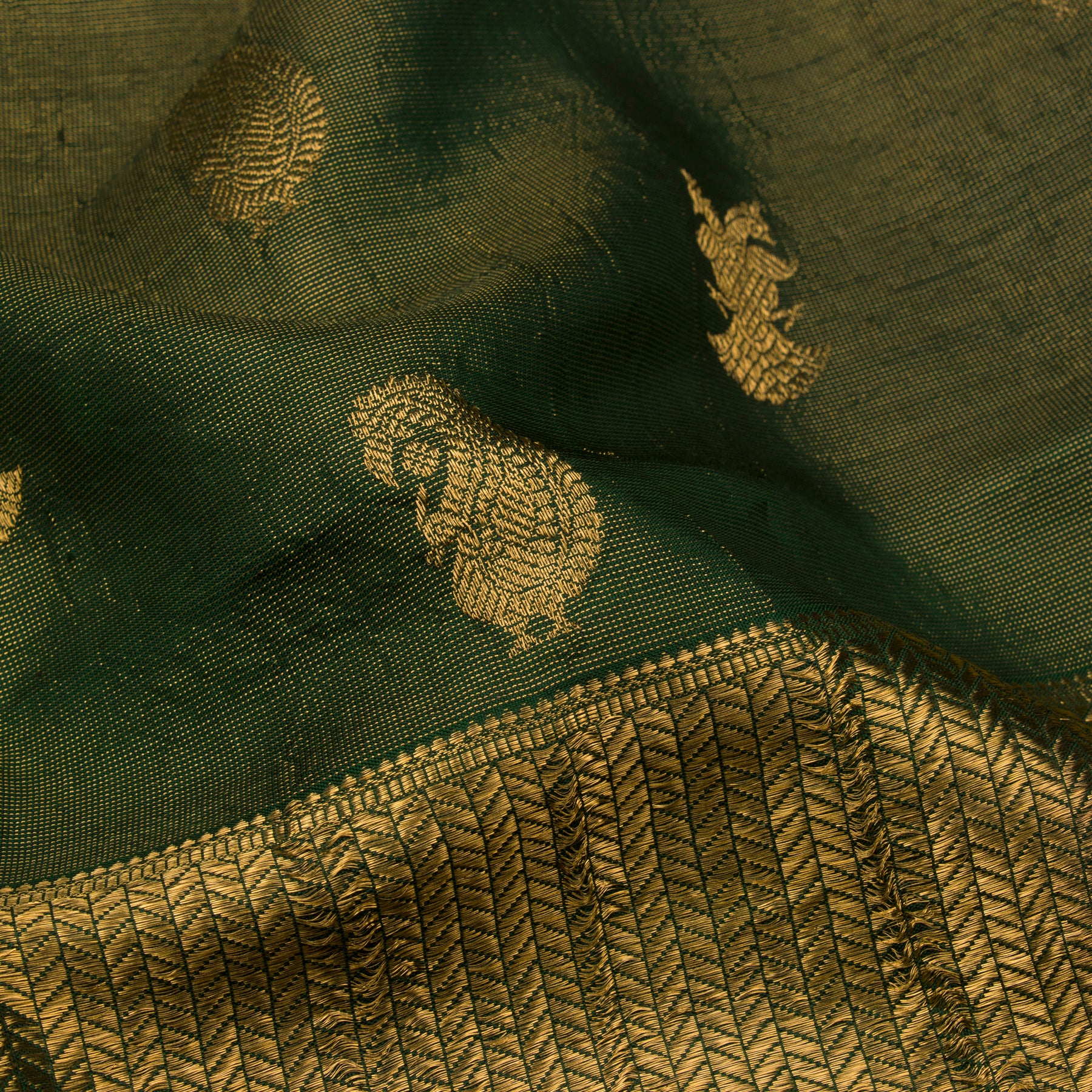 Kanakavalli Kanjivaram Silk Sari 22-110-HS001-01481 - Fabric View