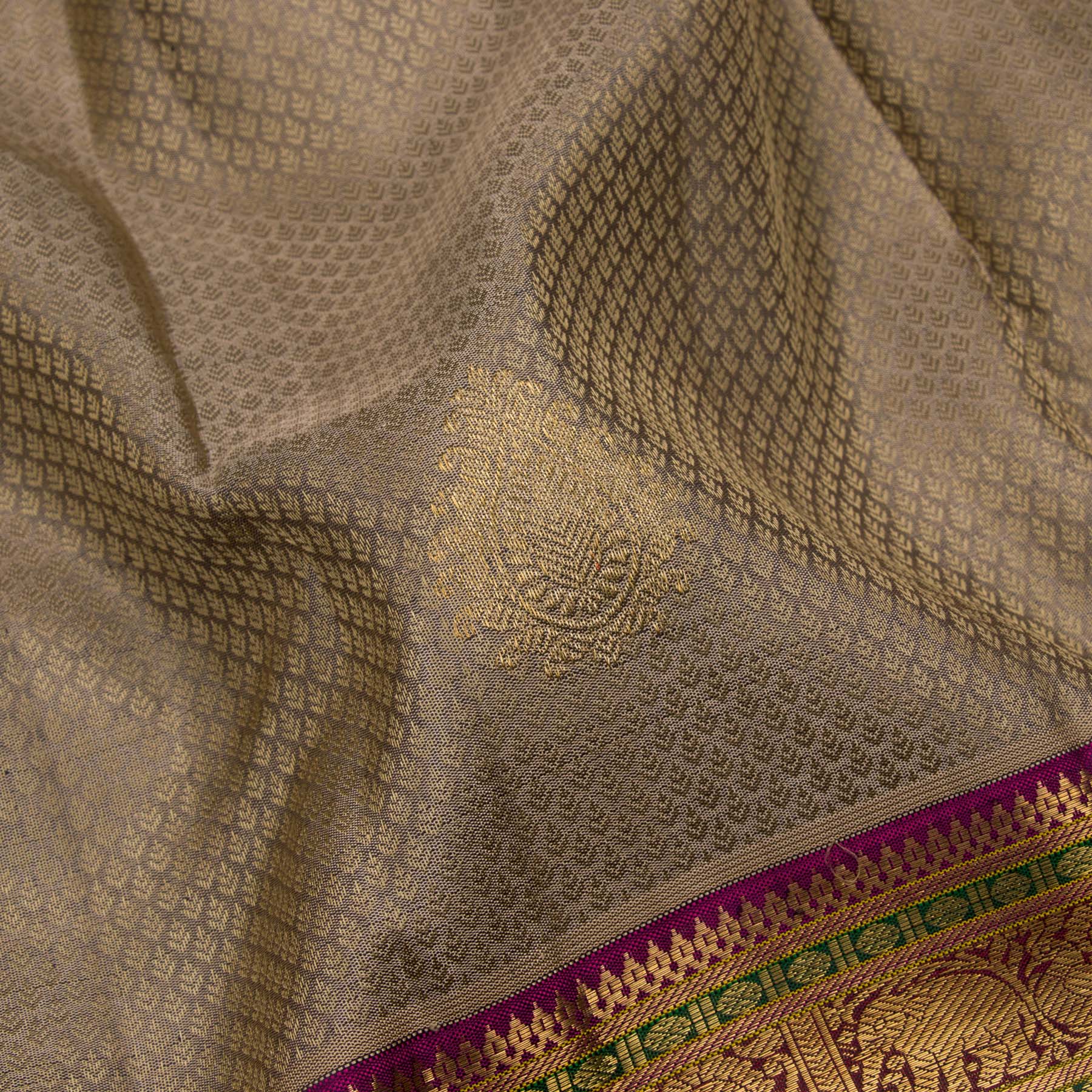 Kanakavalli Kanjivaram Silk Sari 22-110-HS001-01777 - Fabric View