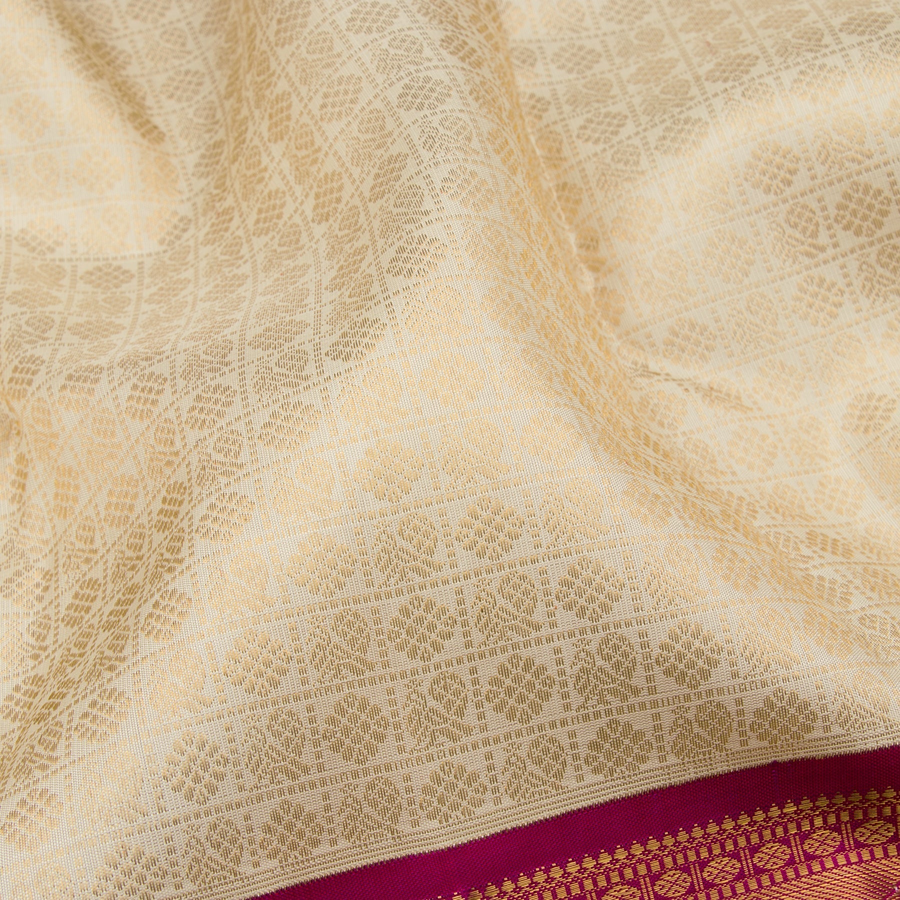 Kanakavalli Kanjivaram Silk Sari 22-110-HS001-02708 - Fabric View