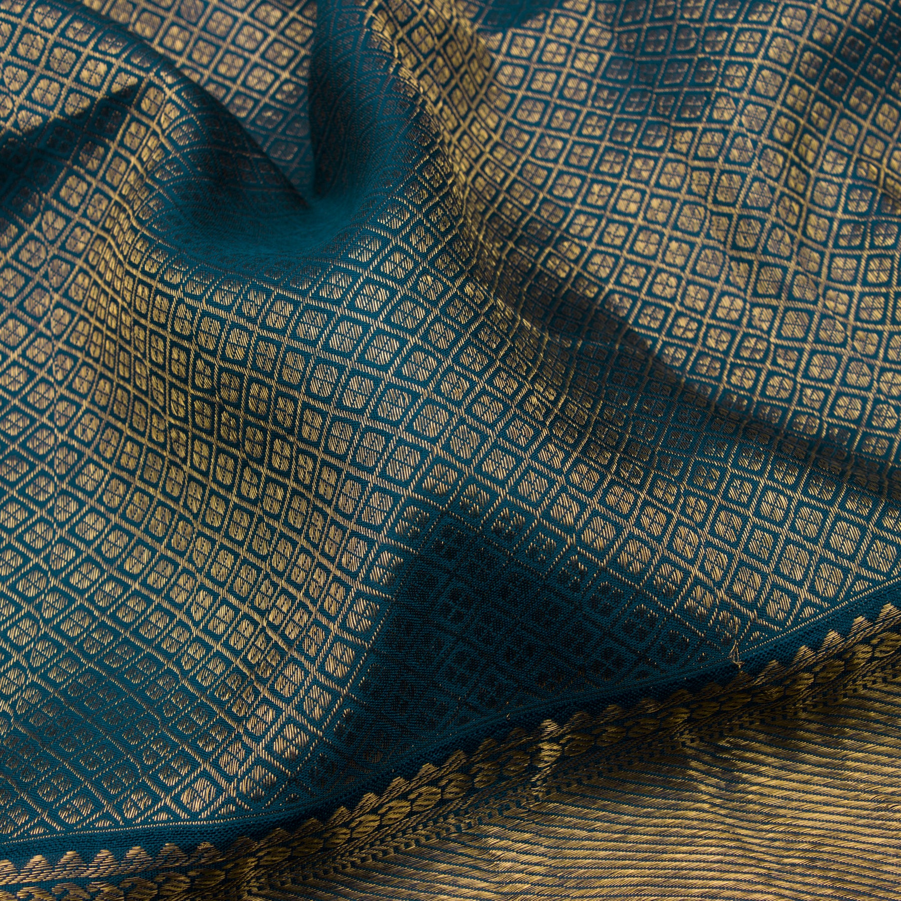 Kanakavalli Kanjivaram Silk Sari 22-110-HS001-03763 - Fabric View