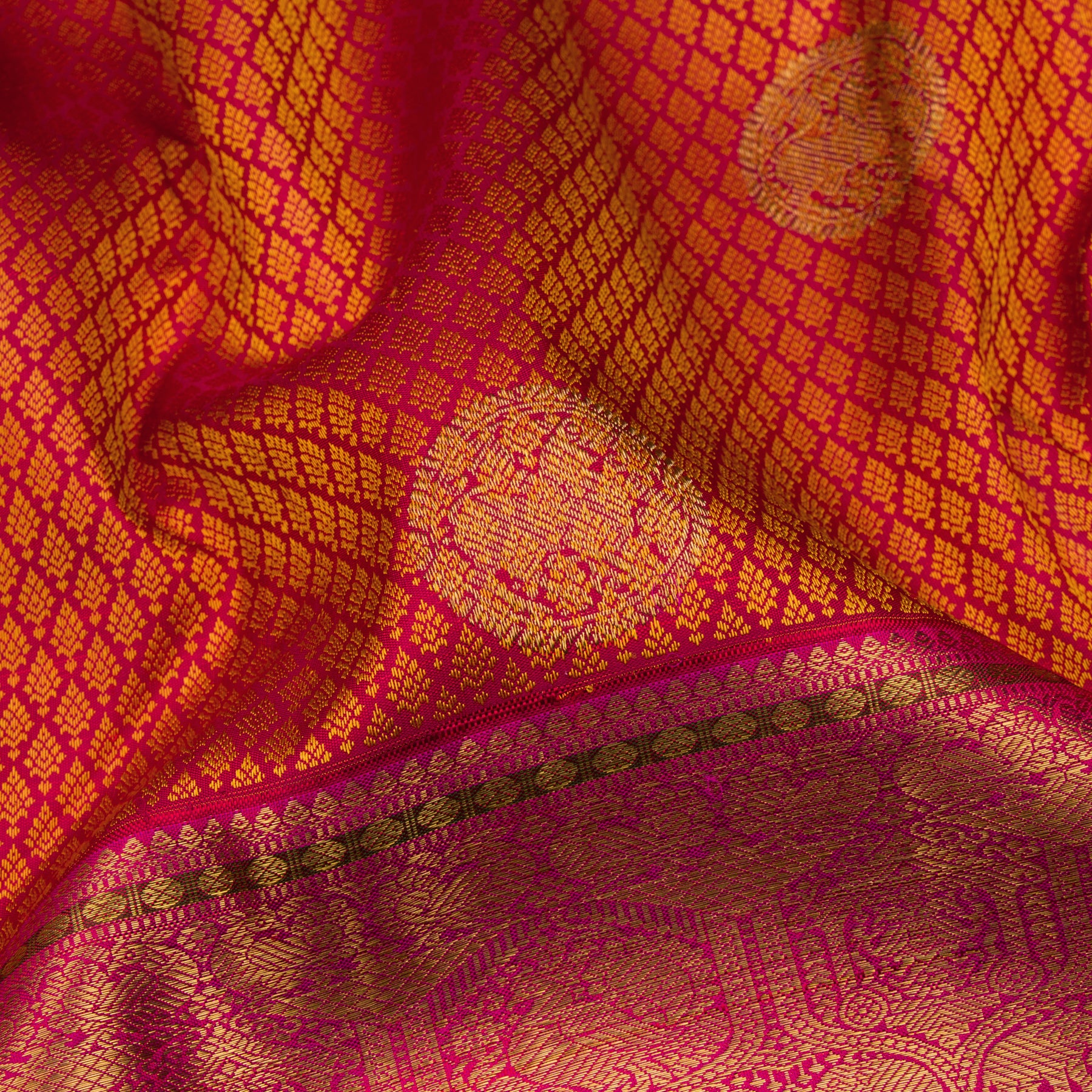 Kanakavalli Kanjivaram Silk Sari 22-110-HS001-06009 - Fabric View
