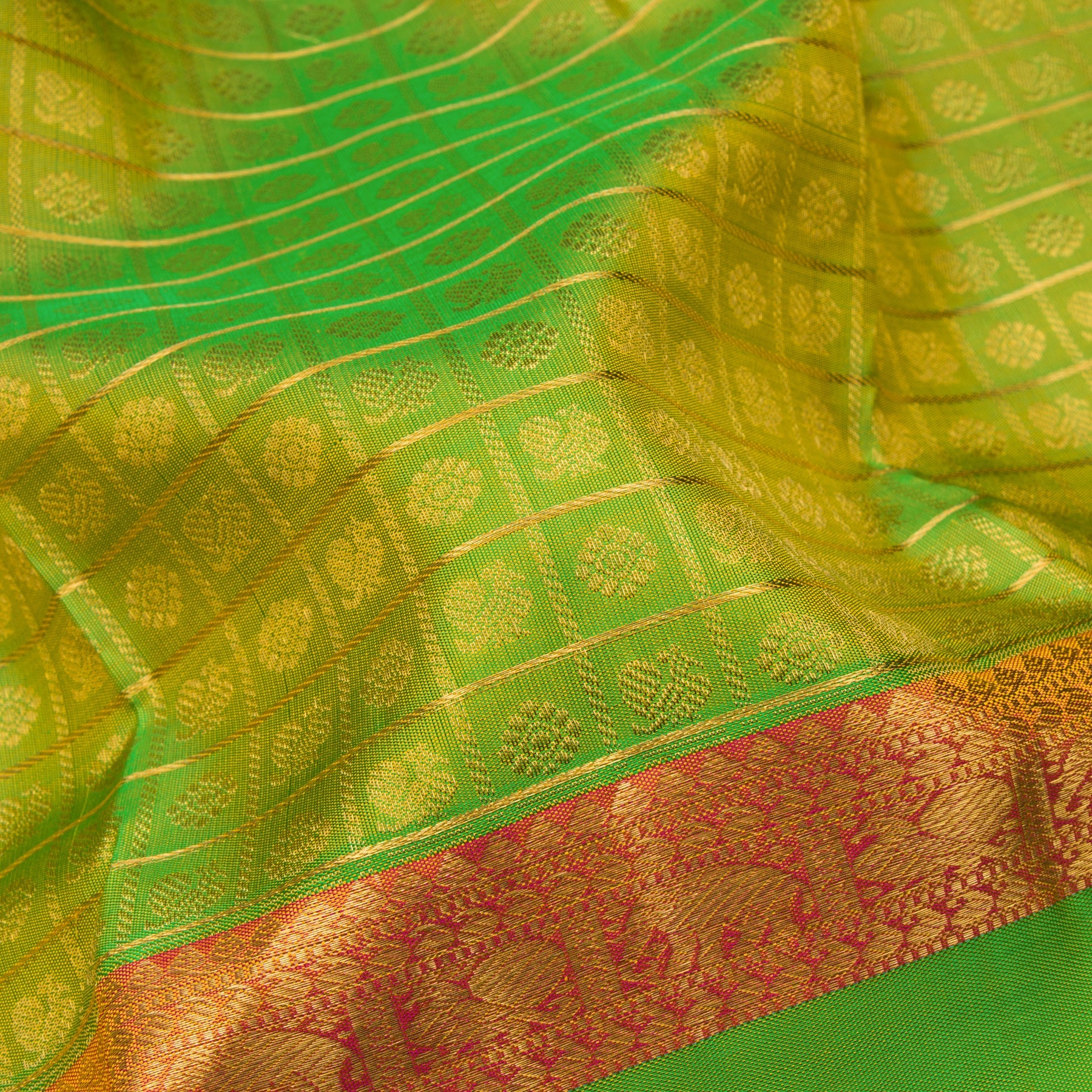 Kanakavalli Kanjivaram Silk Sari 22-110-HS001-06018 - Fabric View