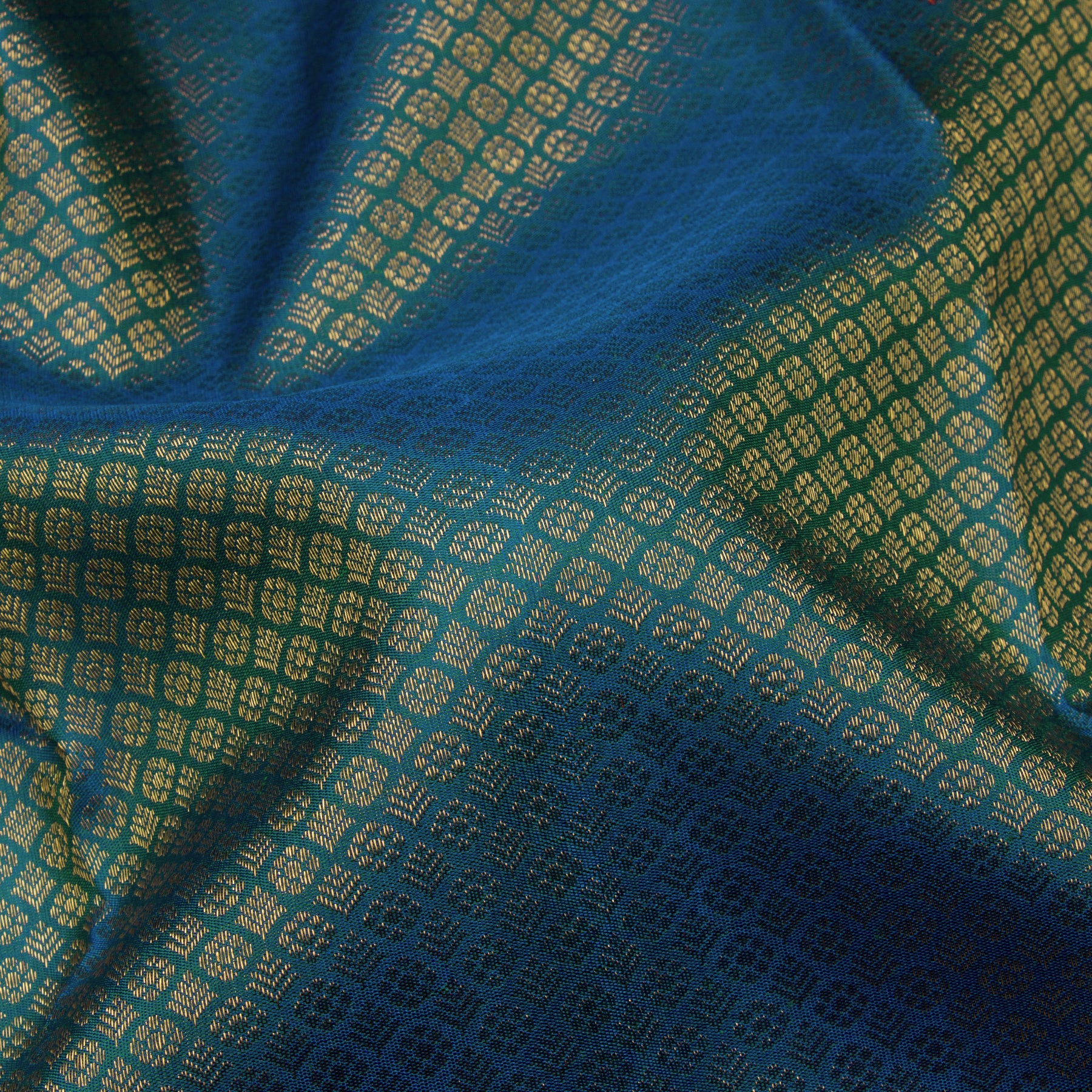 Kanakavalli Kanjivaram Silk Sari 22-110-HS001-07518 - Fabric View