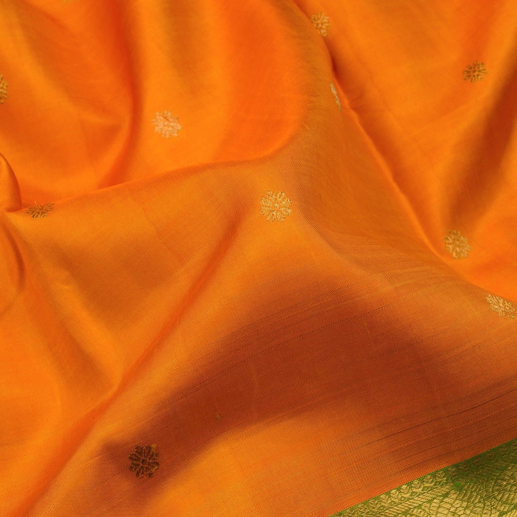 Kanakavalli Kanjivaram Silk Sari 22-110-HS001-11095 - Fabric View