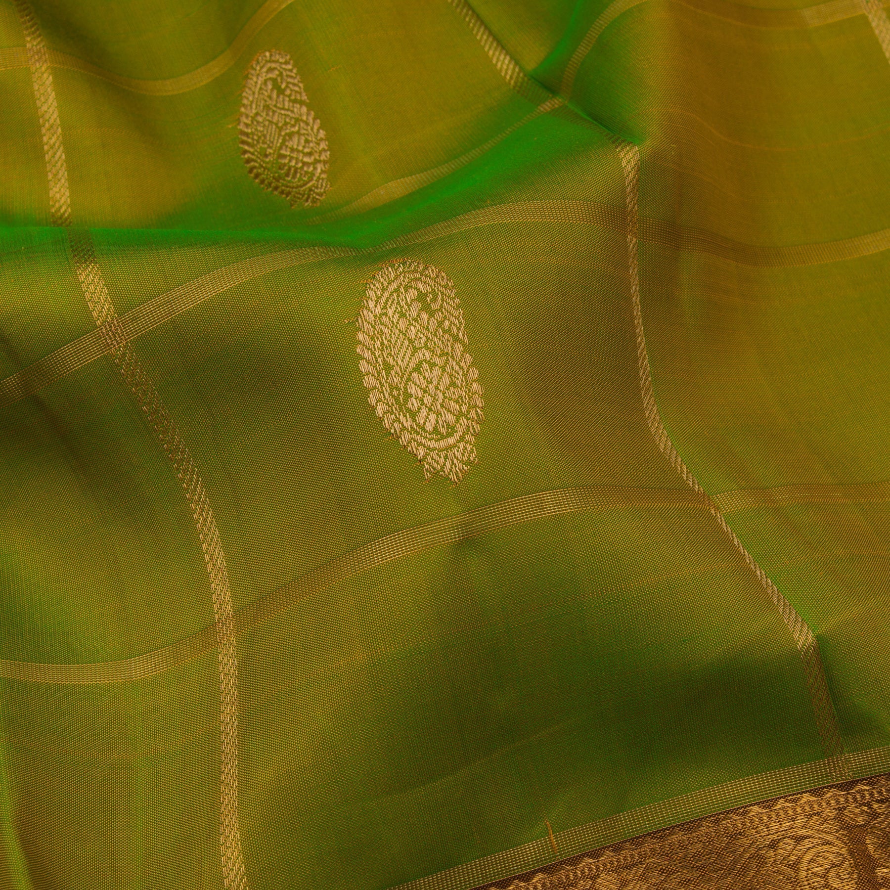 Kanakavalli Kanjivaram Silk Sari 22-110-HS001-12555 - Fabric View