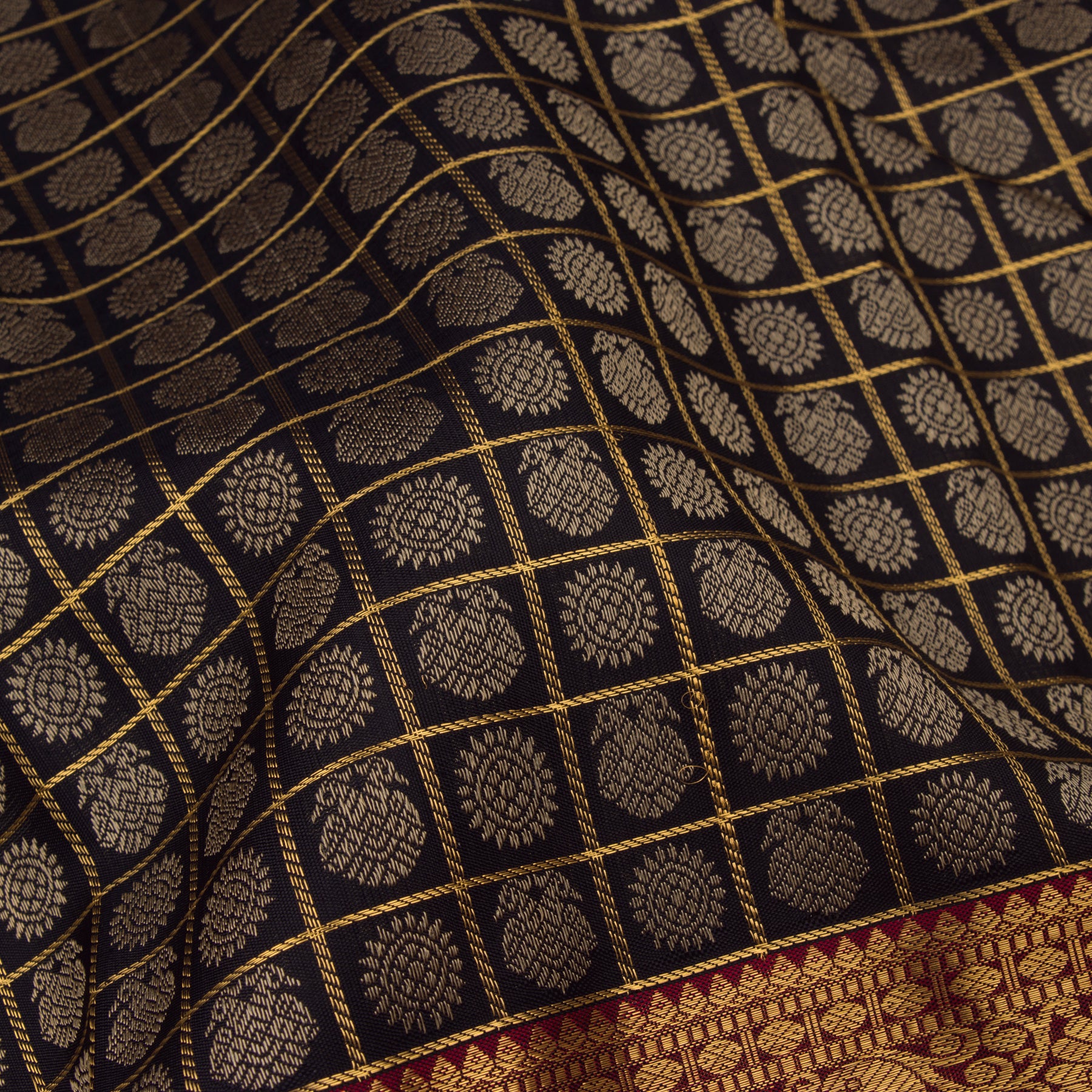 Kanakavalli Kanjivaram Silk Sari 22-110-HS001-12576 - Fabric View