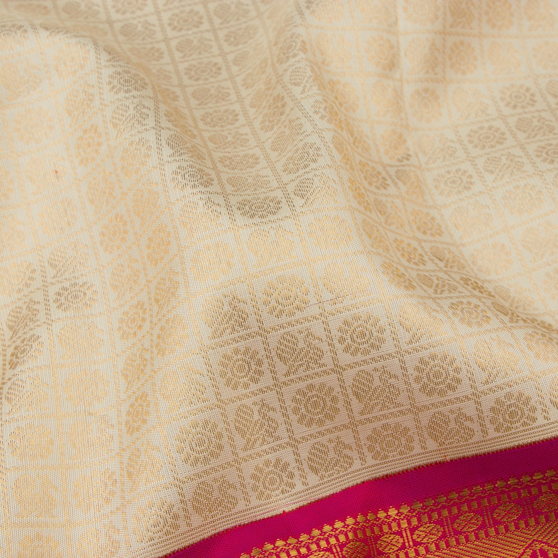 Kanakavalli Kanjivaram Silk Sari 22-110-HS001-13950 - Fabric View