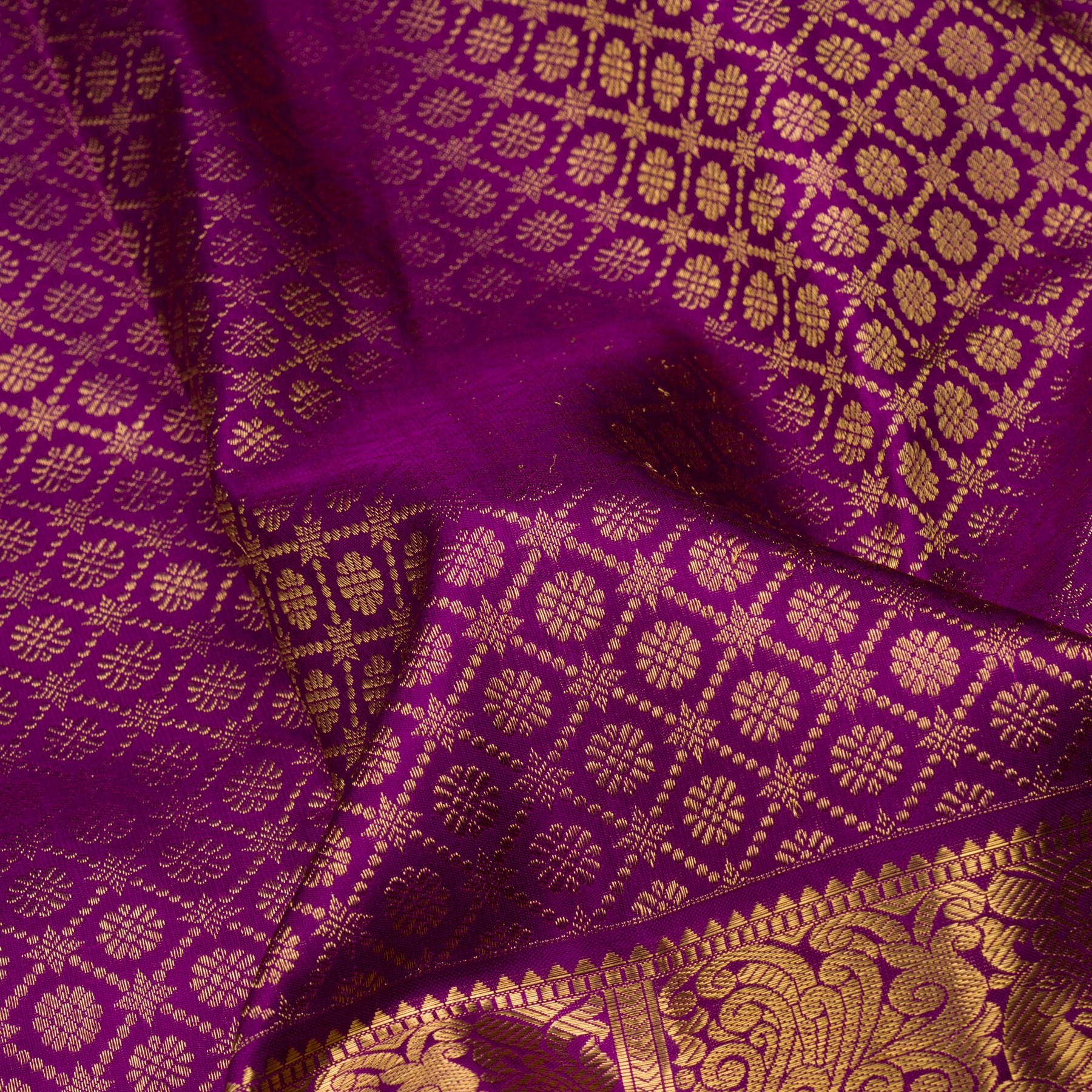 Kanakavalli Kanjivaram Silk Sari 22-110-HS001-14733 - Fabric View