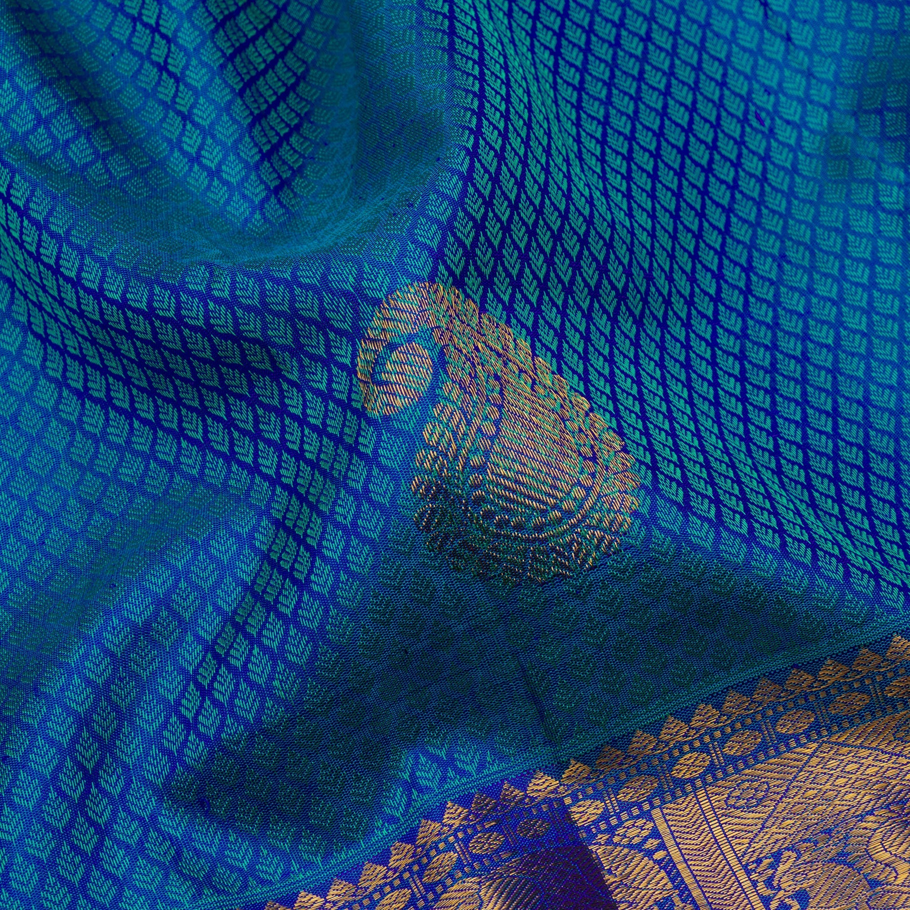 Kanakavalli Kanjivaram Silk Sari 22-599-HS001-01295 - Fabric View