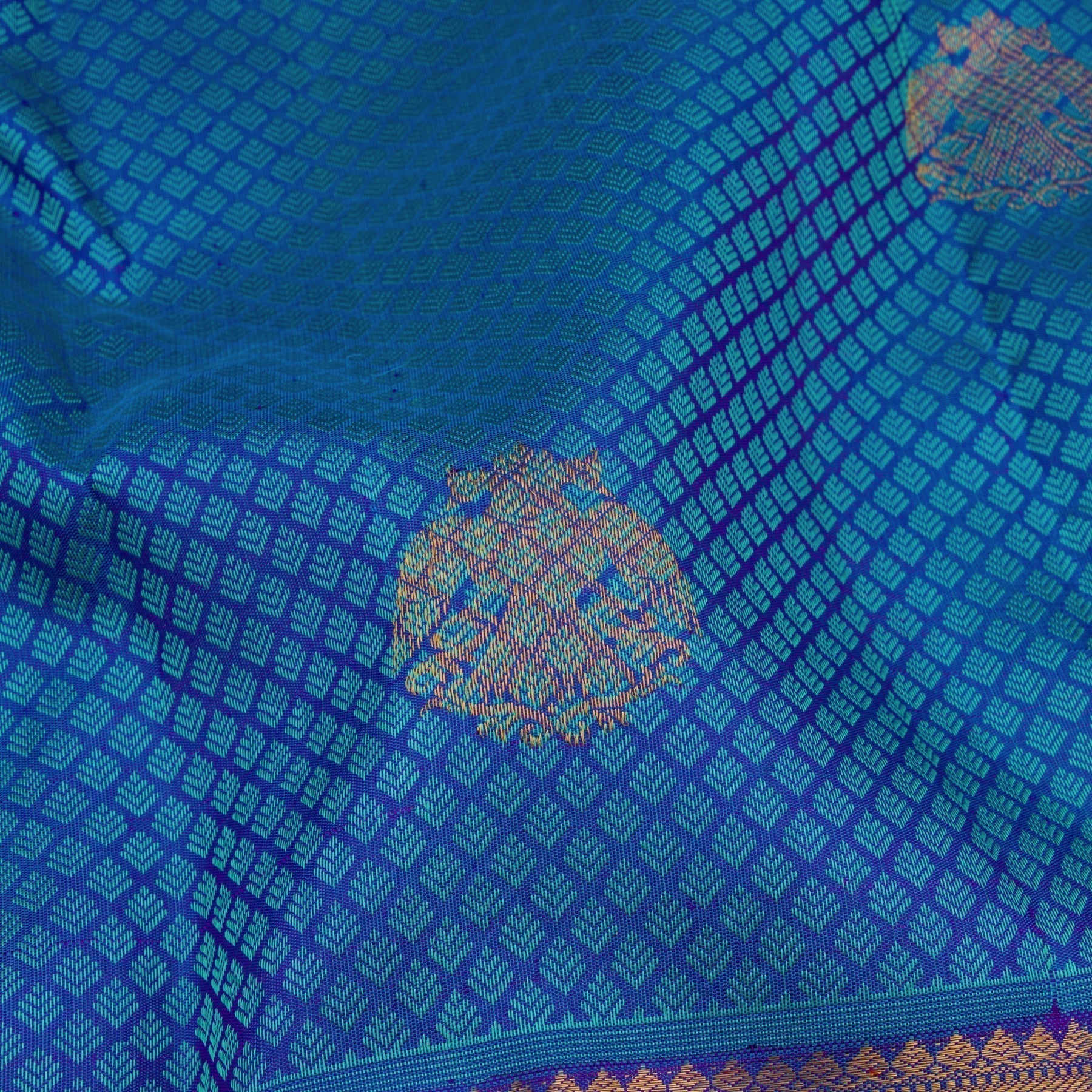 Kanakavalli Kanjivaram Silk Sari 22-599-HS001-01985 - Fabric View
