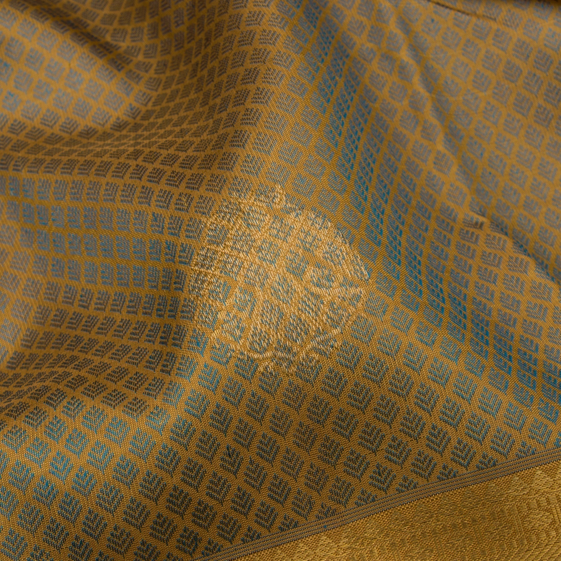 Kanakavalli Kanjivaram Silk Sari 22-599-HS001-01997 - Fabric View