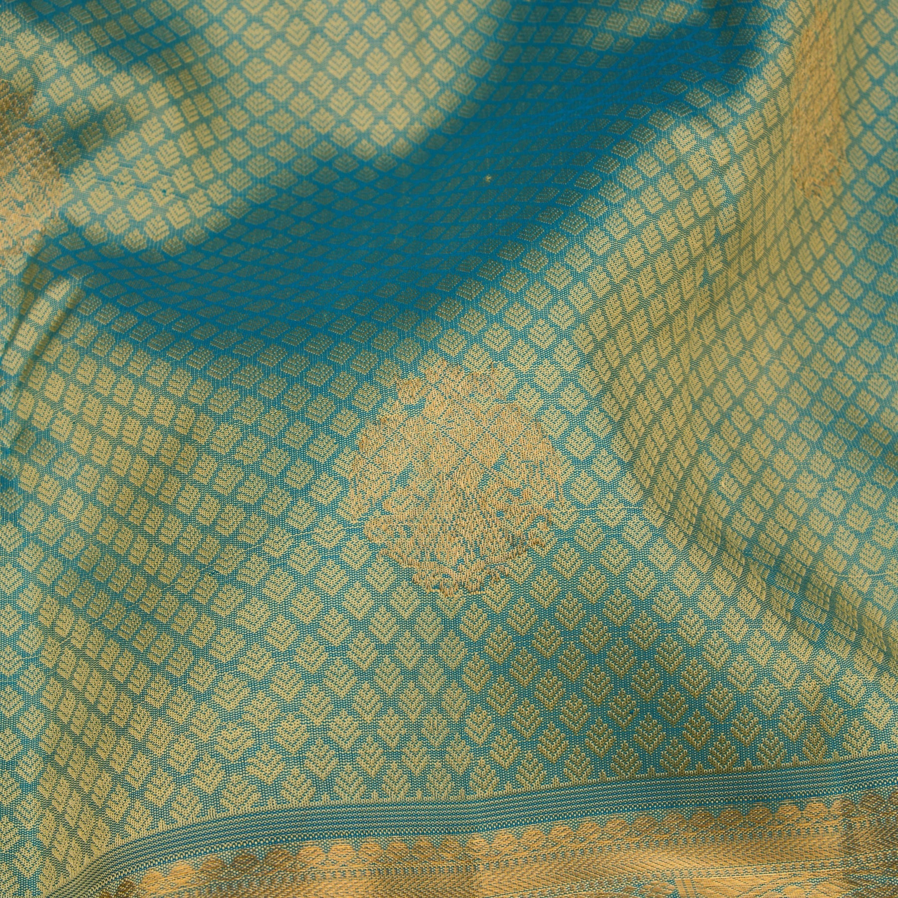 Kanakavalli Kanjivaram Silk Sari 22-599-HS001-03935 - Fabric View