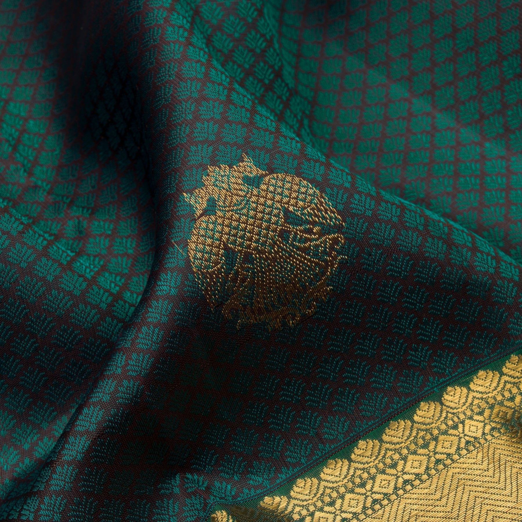 Kanakavalli Kanjivaram Silk Sari 22-599-HS001-05418 - Fabric View
