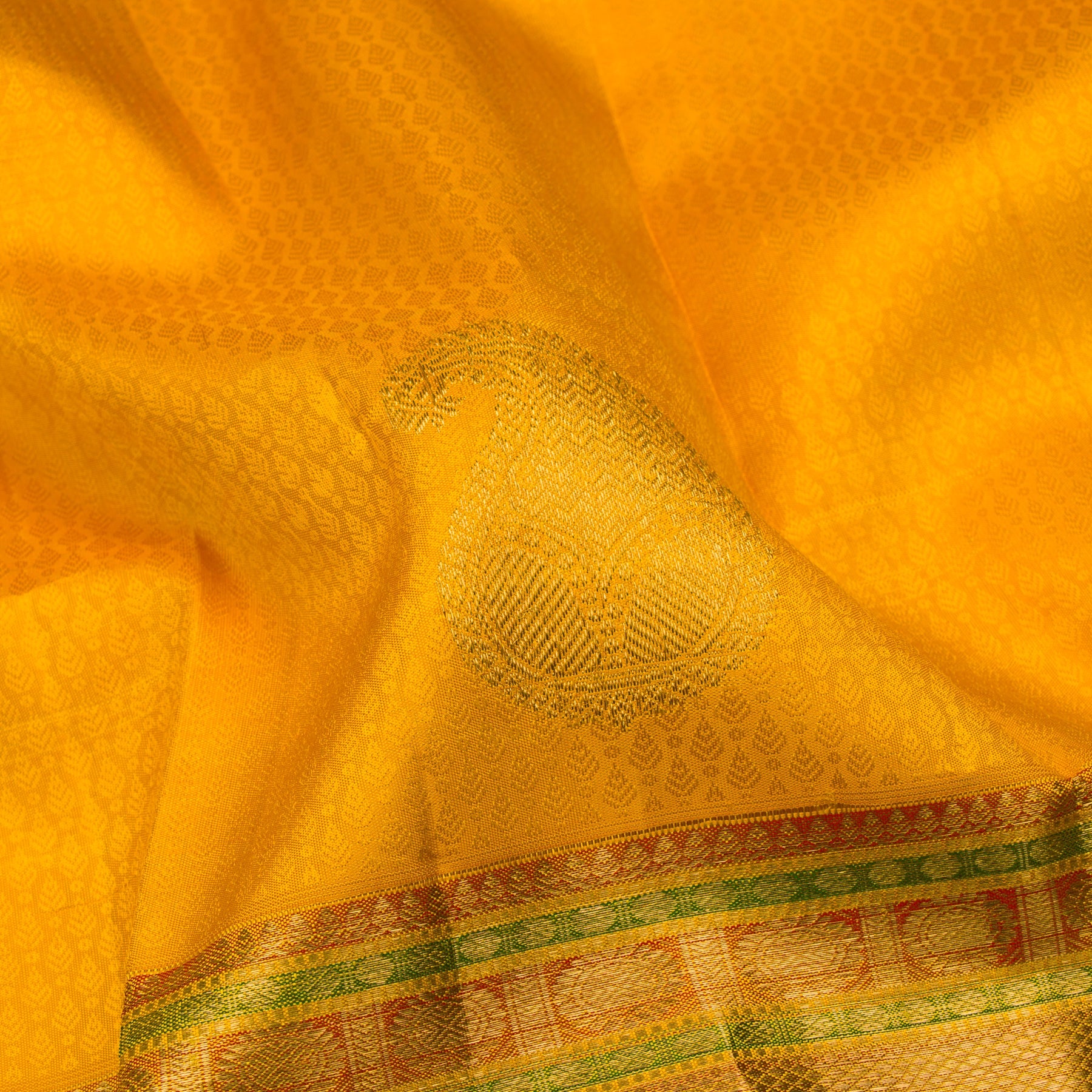 Kanakavalli Kanjivaram Silk Sari 22-599-HS001-06450 - Fabric View