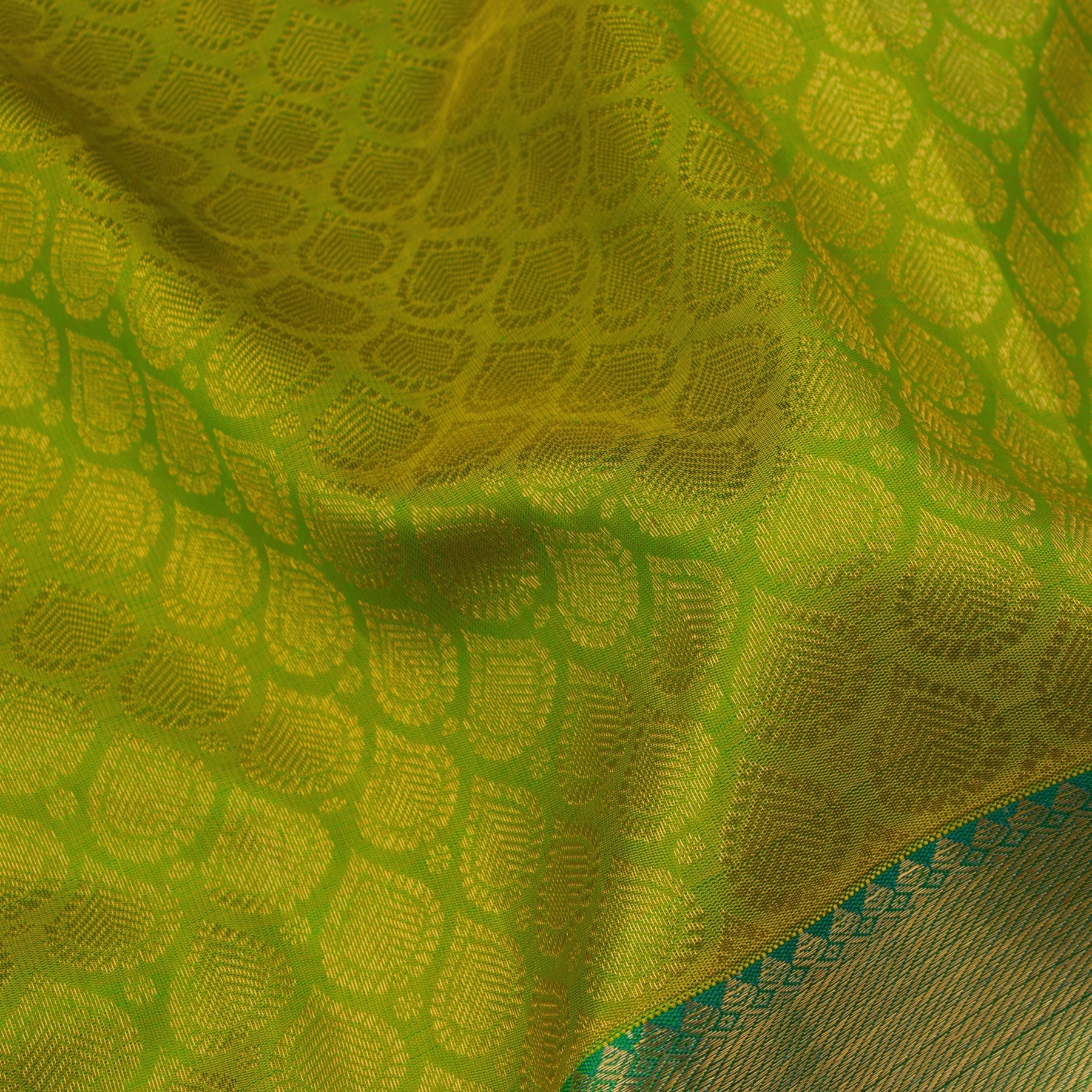 Kanakavalli Kanjivaram Silk Sari 22-599-HS001-06474 - Fabric View