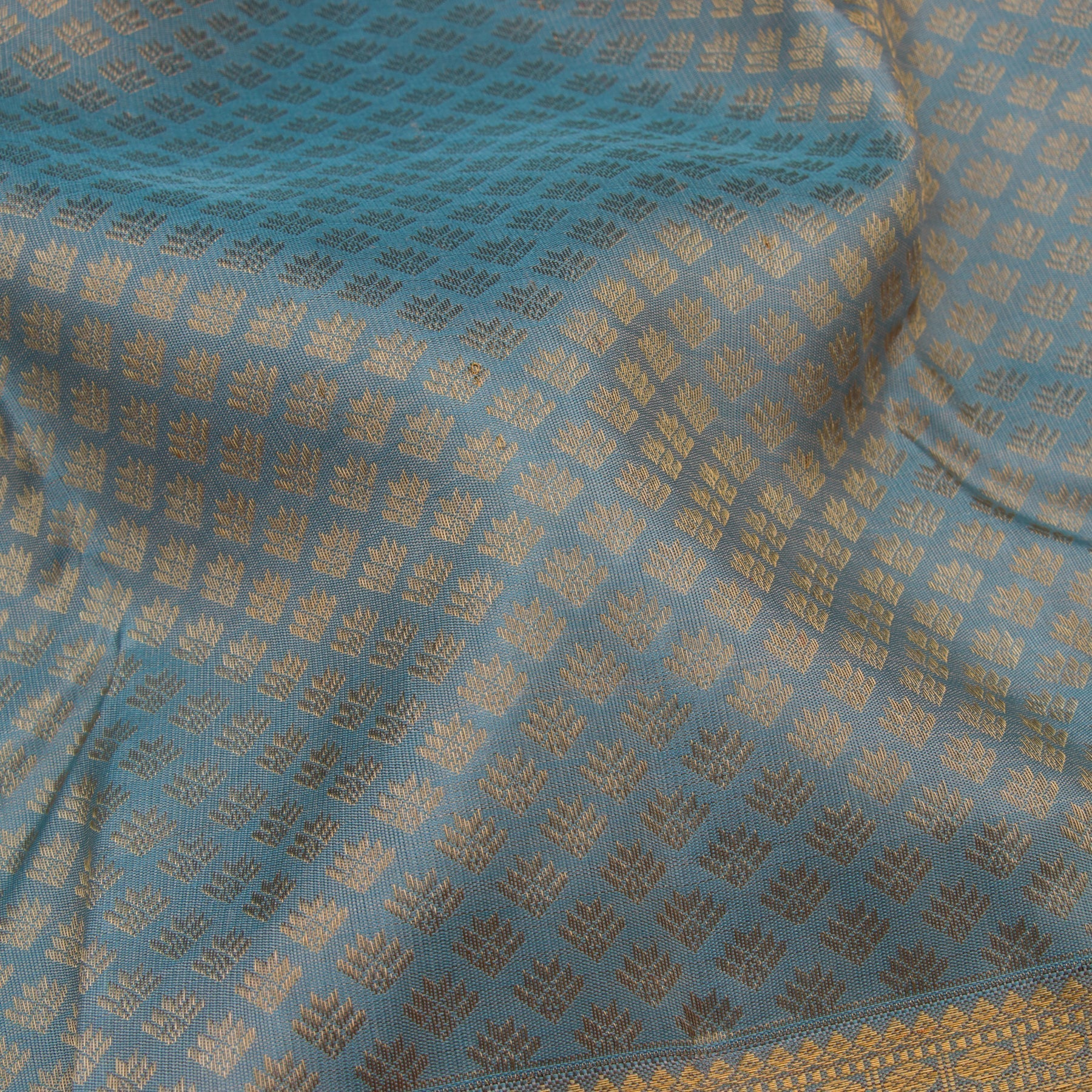 Kanakavalli Kanjivaram Silk Sari 22-599-HS001-07112 - Fabric View
