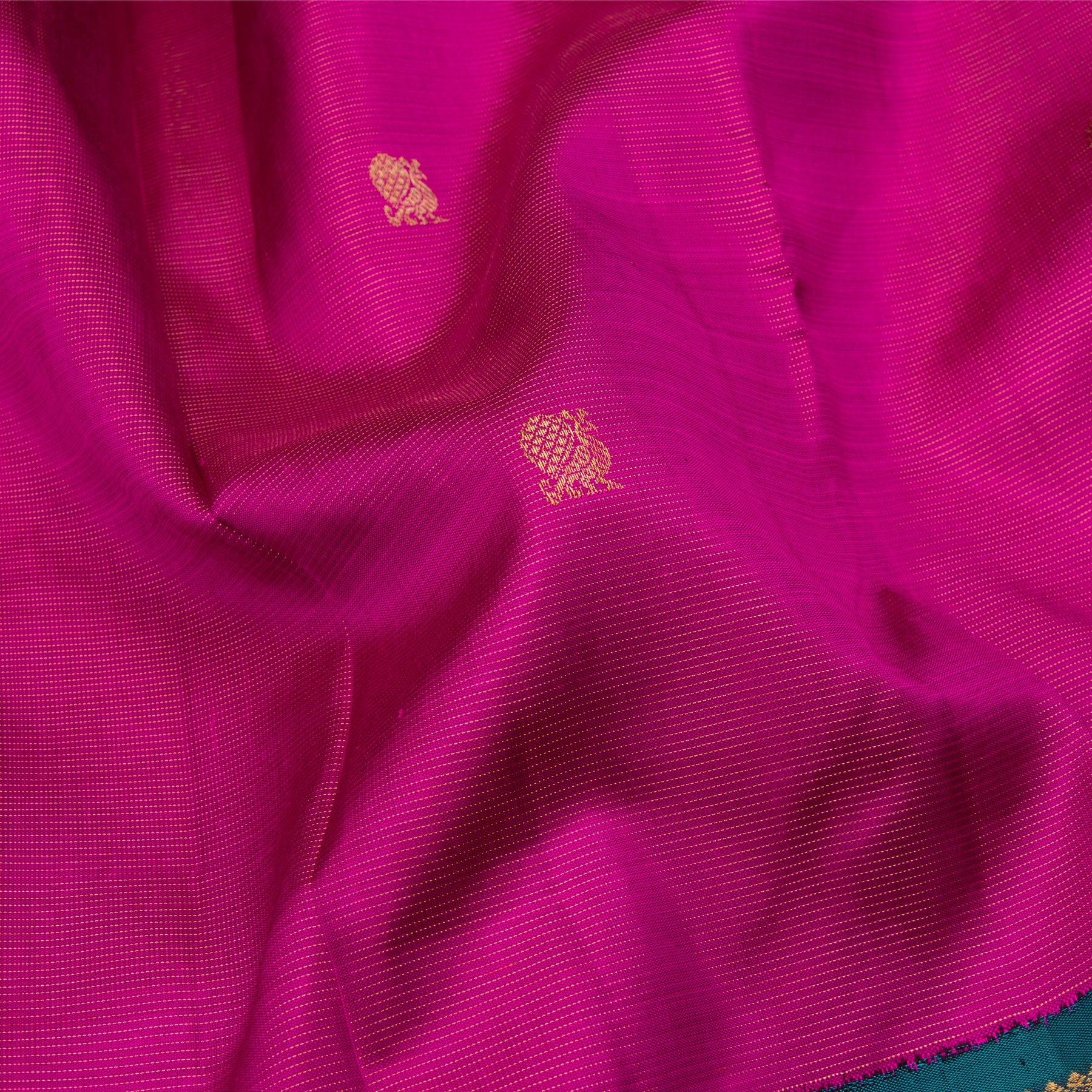 Kanakavalli puts up silk expo at Urban Spice Gallery in Madurai - The Hindu