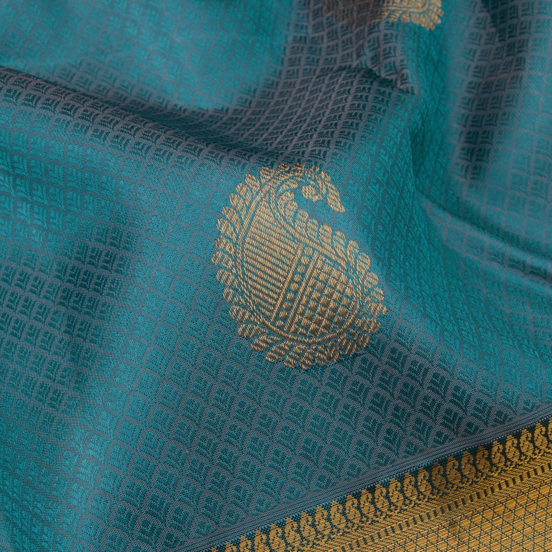 Kanakavalli Kanjivaram Silk Sari 22-599-HS001-11201 - Fabric View