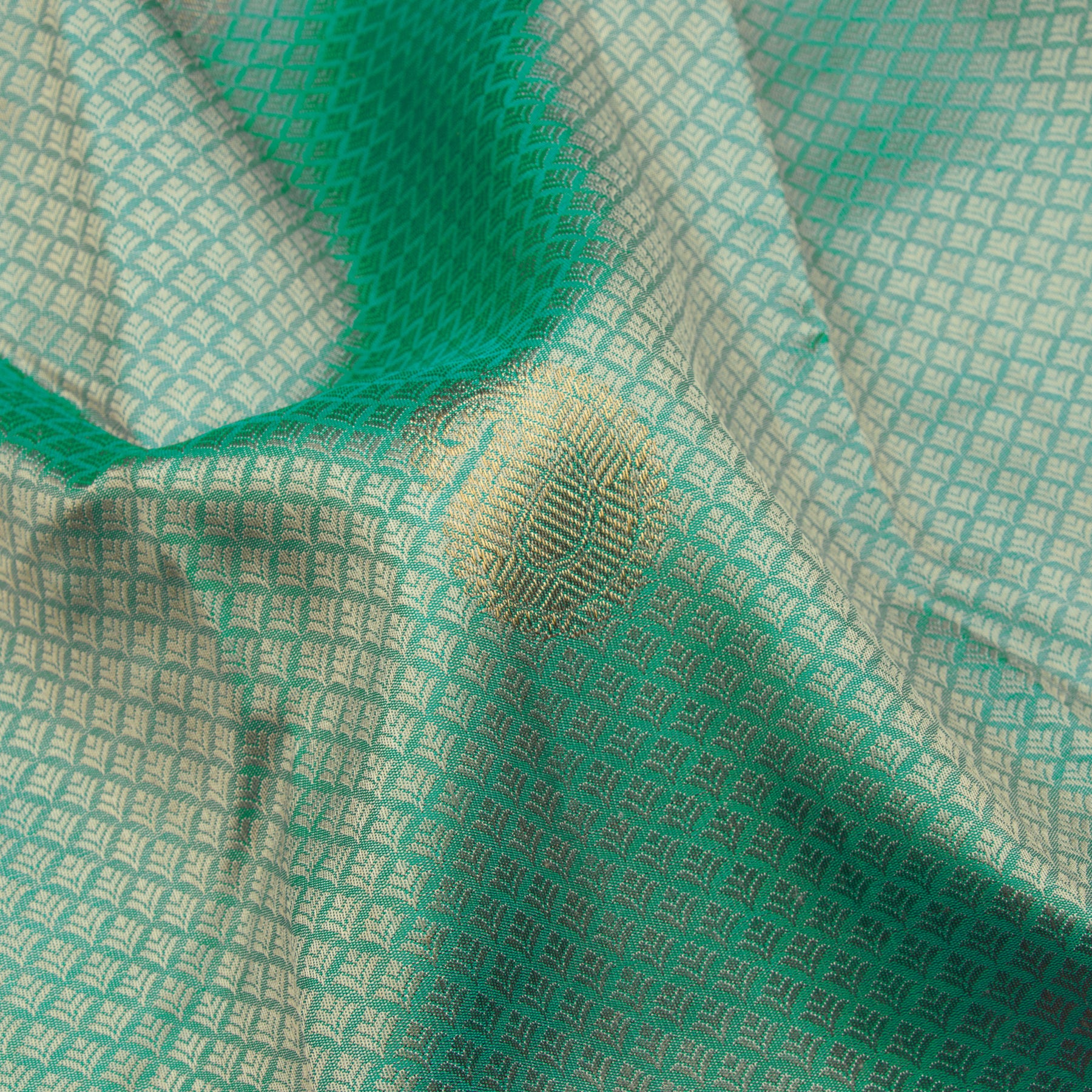 Kanakavalli Kanjivaram Silk Sari 22-599-HS001-12072 - Fabric View