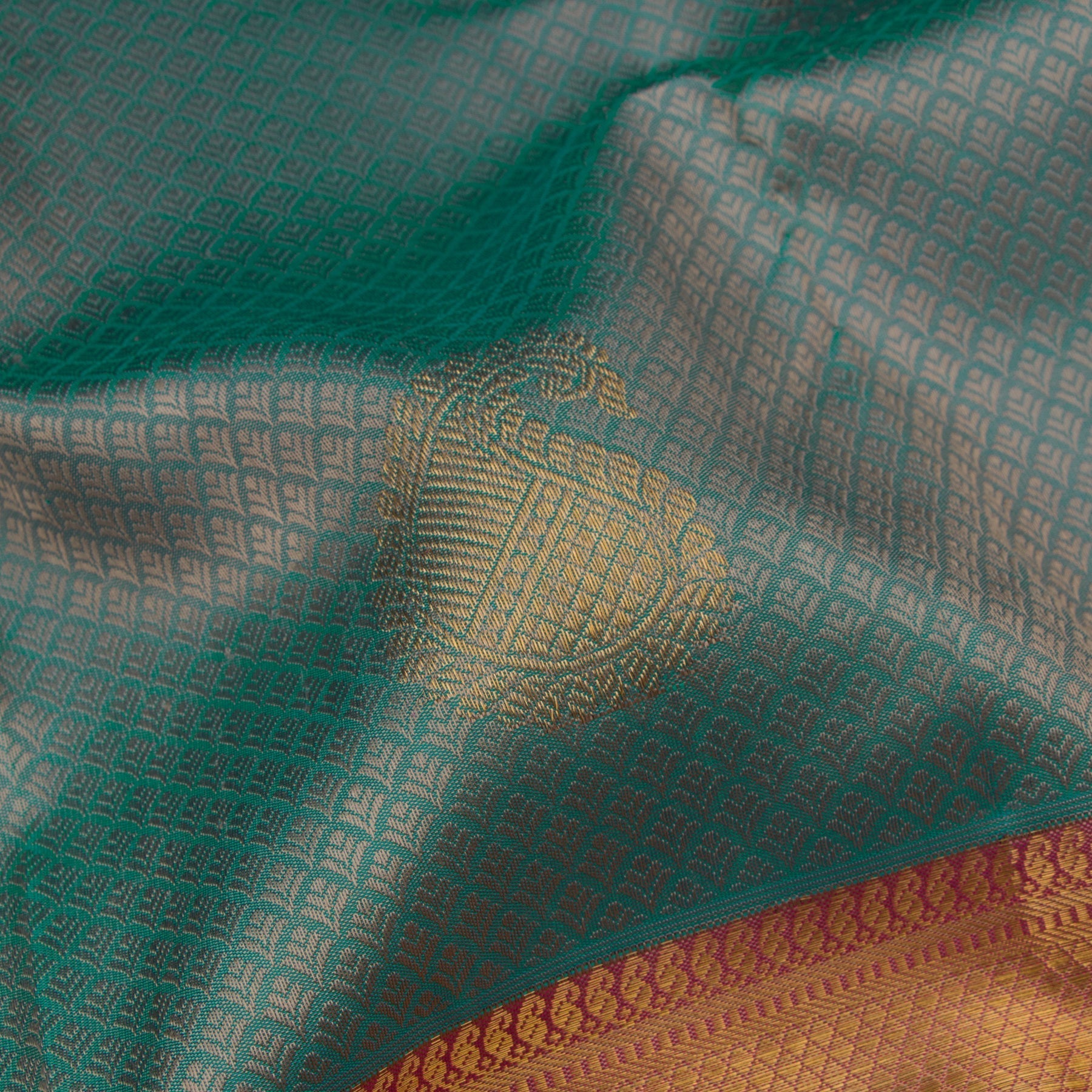 Kanakavalli Kanjivaram Silk Sari 22-599-HS001-13847 - Fabric View