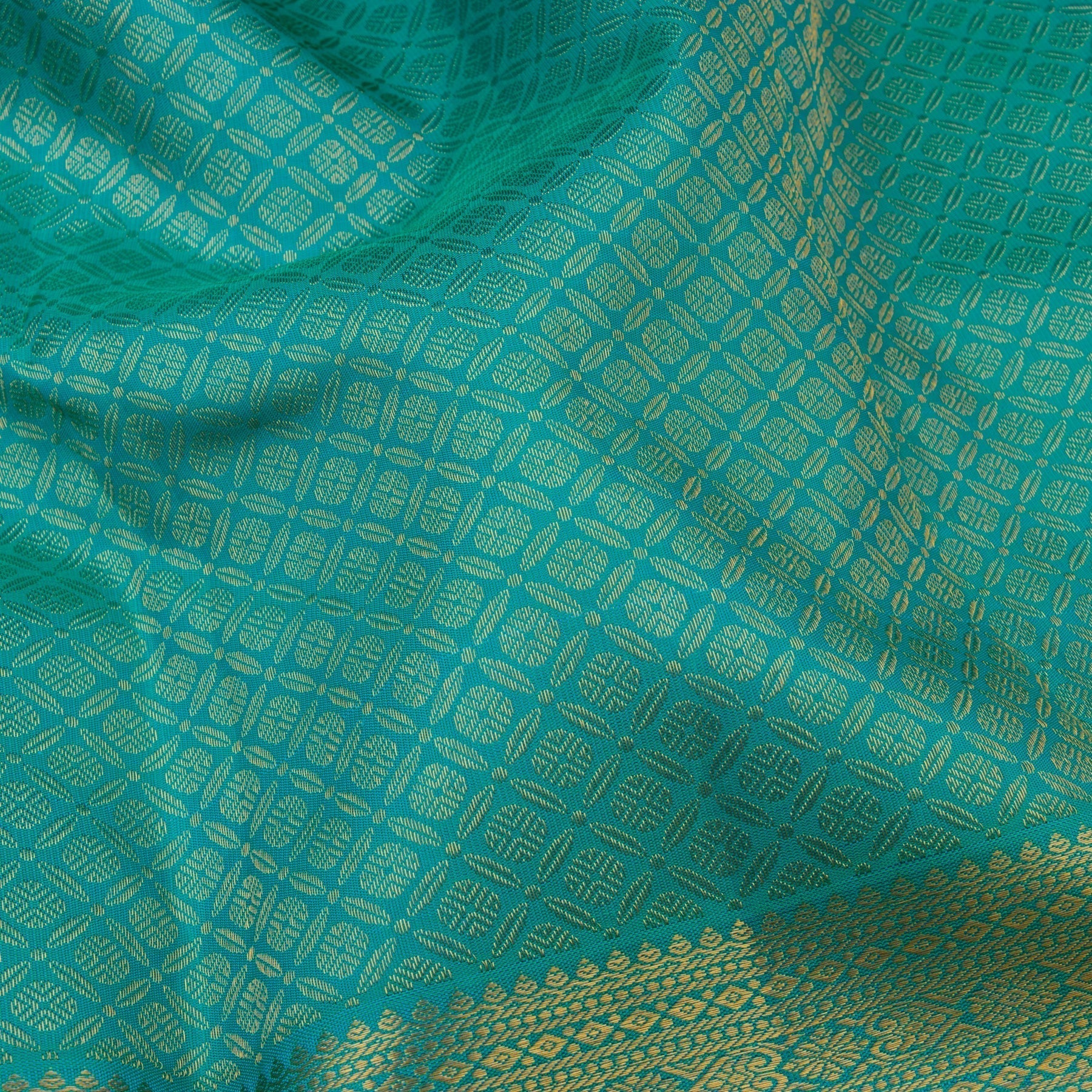 Kanakavalli Kanjivaram Silk Sari 22-608-HS001-03719 - Fabric View