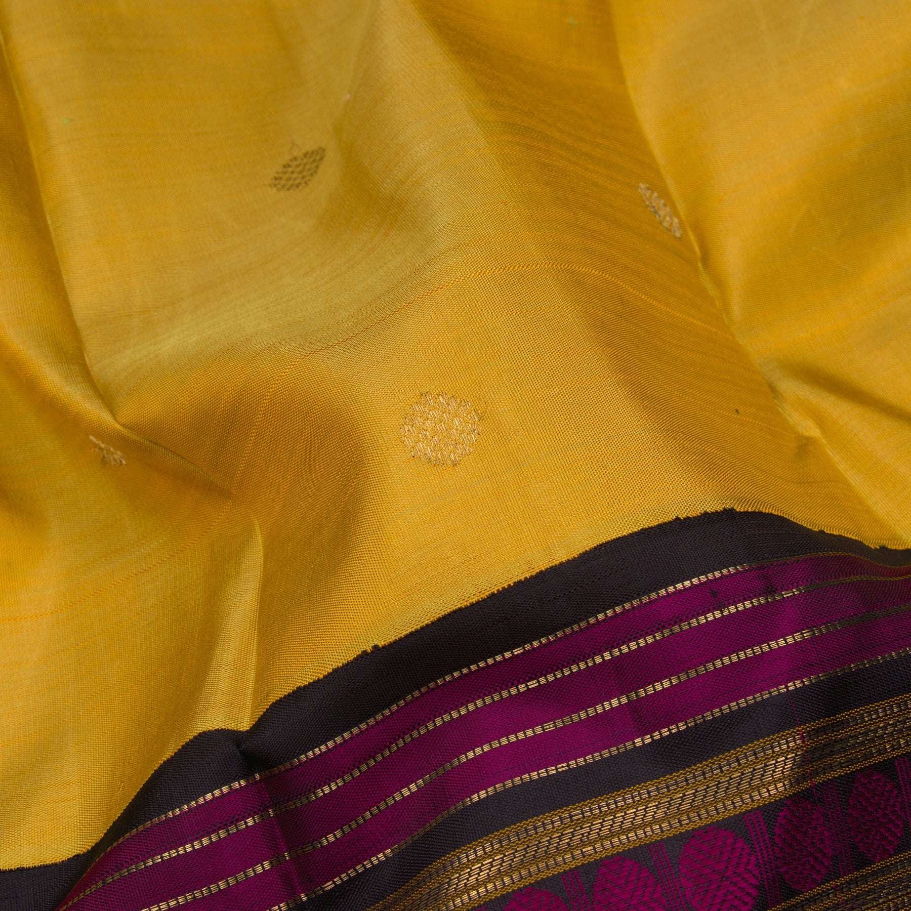 Kanakavalli Kanjivaram Silk Sari 23-040-HS001-00841 - Fabric View