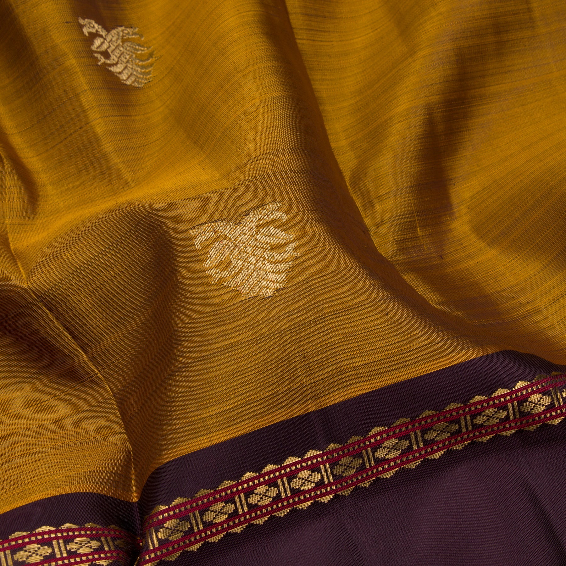 Kanakavalli Kanjivaram Silk Sari 23-041-HS001-06202 - Fabric View