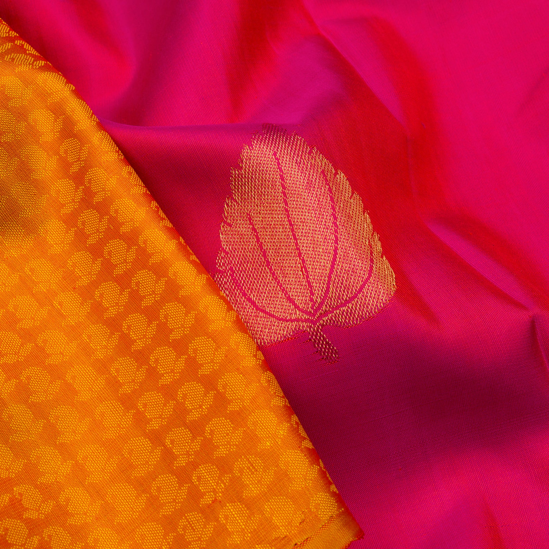 Kanakavalli Kanjivaram Silk Sari 23-092-HS001-00089 - Fabric View