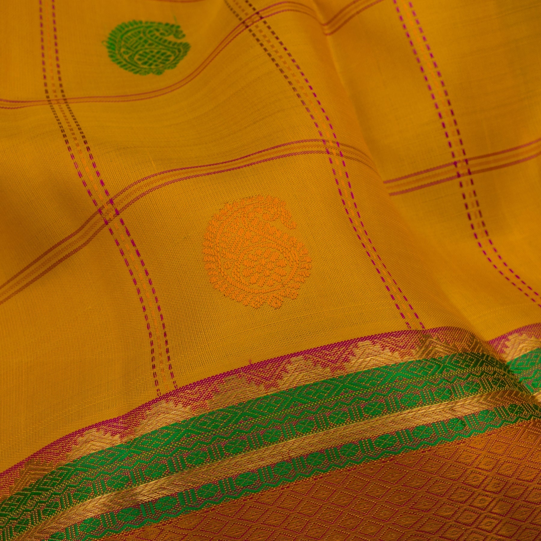 Kanakavalli Kanjivaram Silk Sari 23-100-HS001-00562 - Fabric View