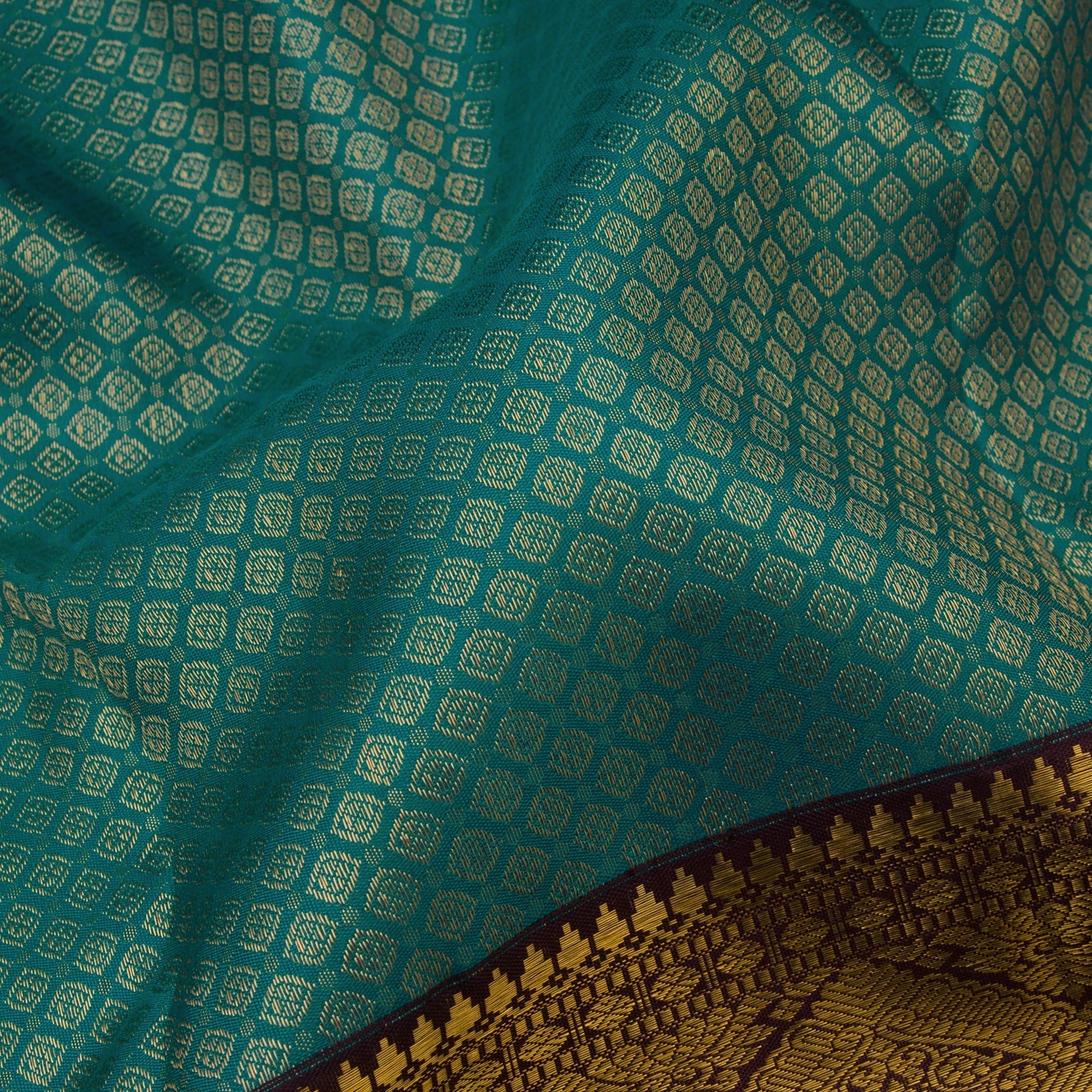 Kanakavalli Kanjivaram Silk Sari 23-110-HS001-00954 - Fabric View