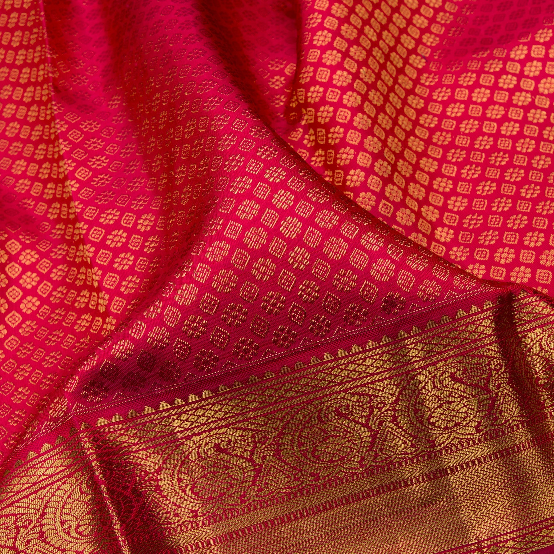 Kanakavalli Kanjivaram Silk Sari 23-110-HS001-00989 - Fabric View