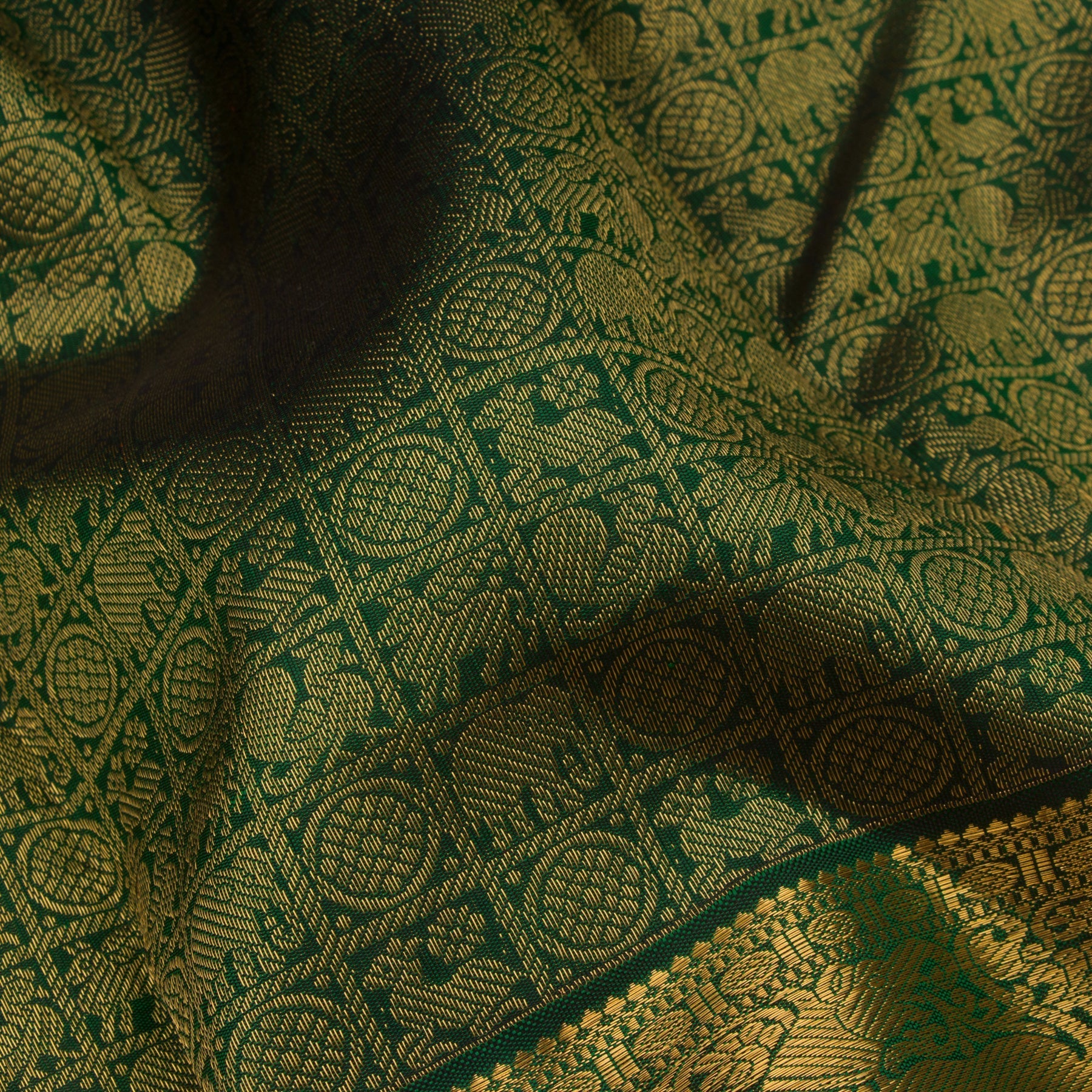 Kanakavalli Kanjivaram Silk Sari 23-110-HS001-02117 - Fabric View