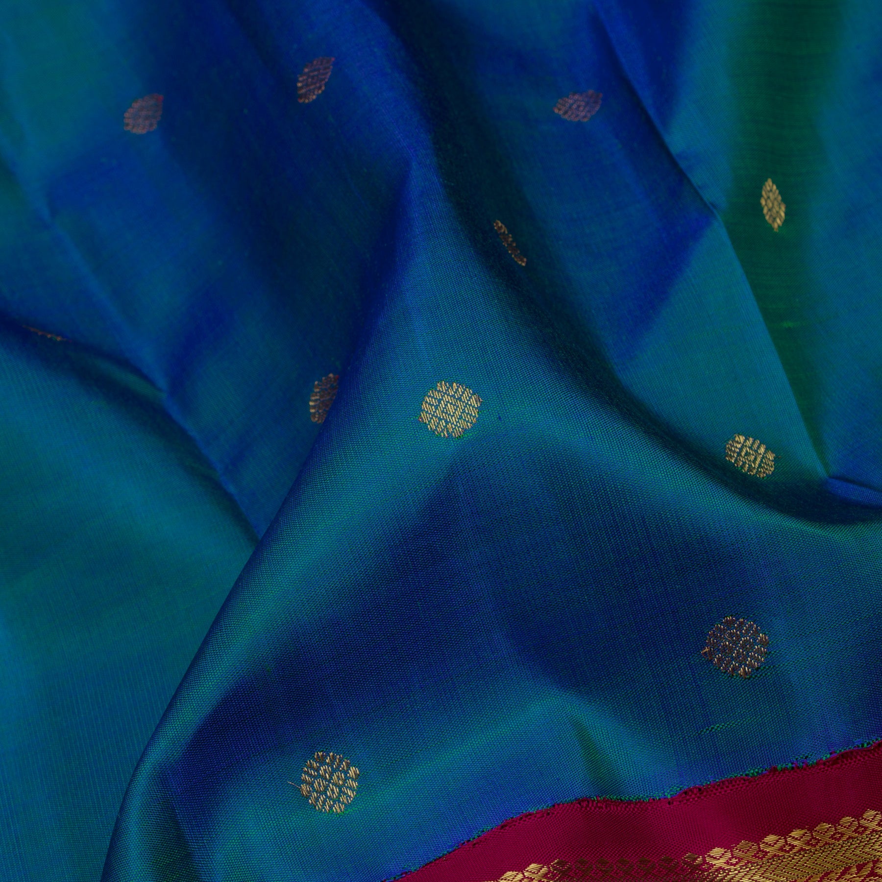 Kanakavalli Kanjivaram Silk Sari 23-110-HS001-02168 - Fabric View