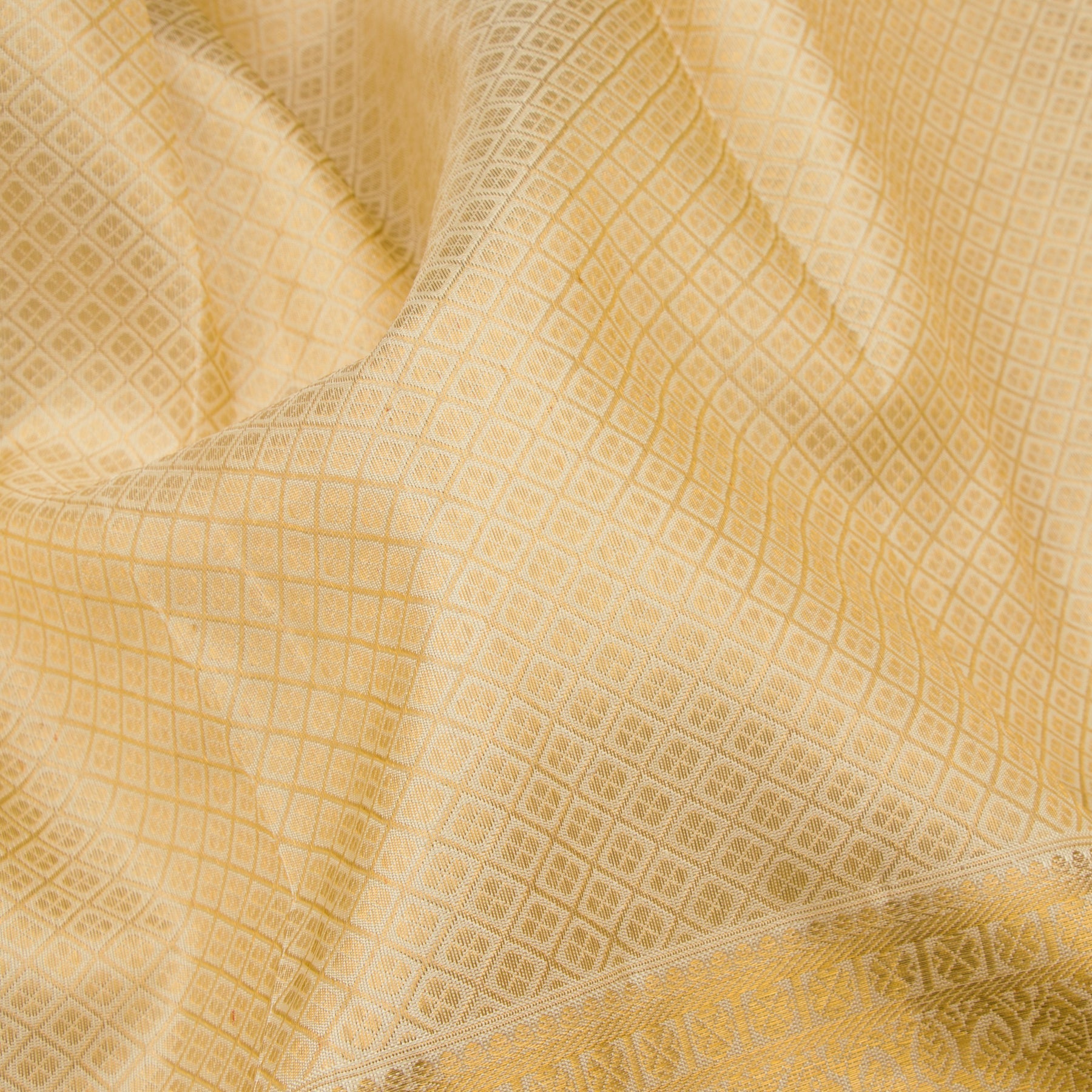 Kanakavalli Kanjivaram Silk Sari 23-110-HS001-02410 - Fabric View