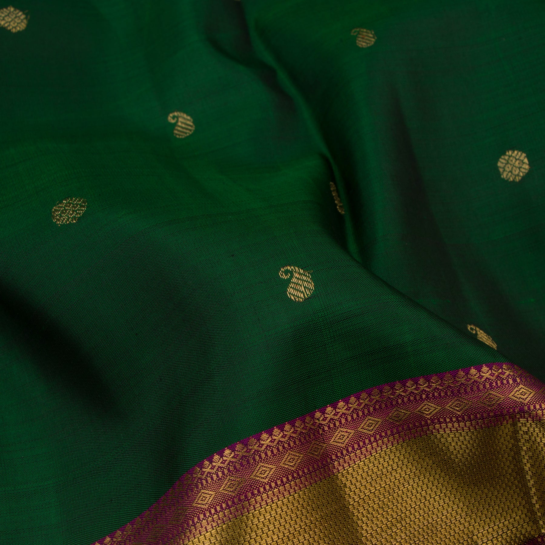 Kanakavalli Kanjivaram Silk Sari 23-110-HS001-02987 - Fabric View