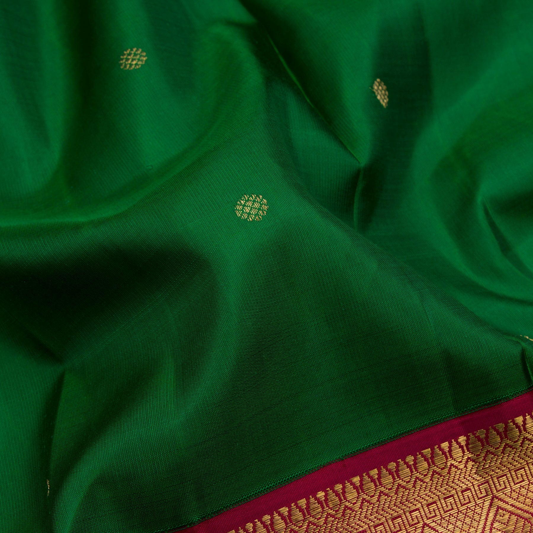 Kanakavalli Kanjivaram Silk Sari 23-110-HS001-03842 - Fabric View