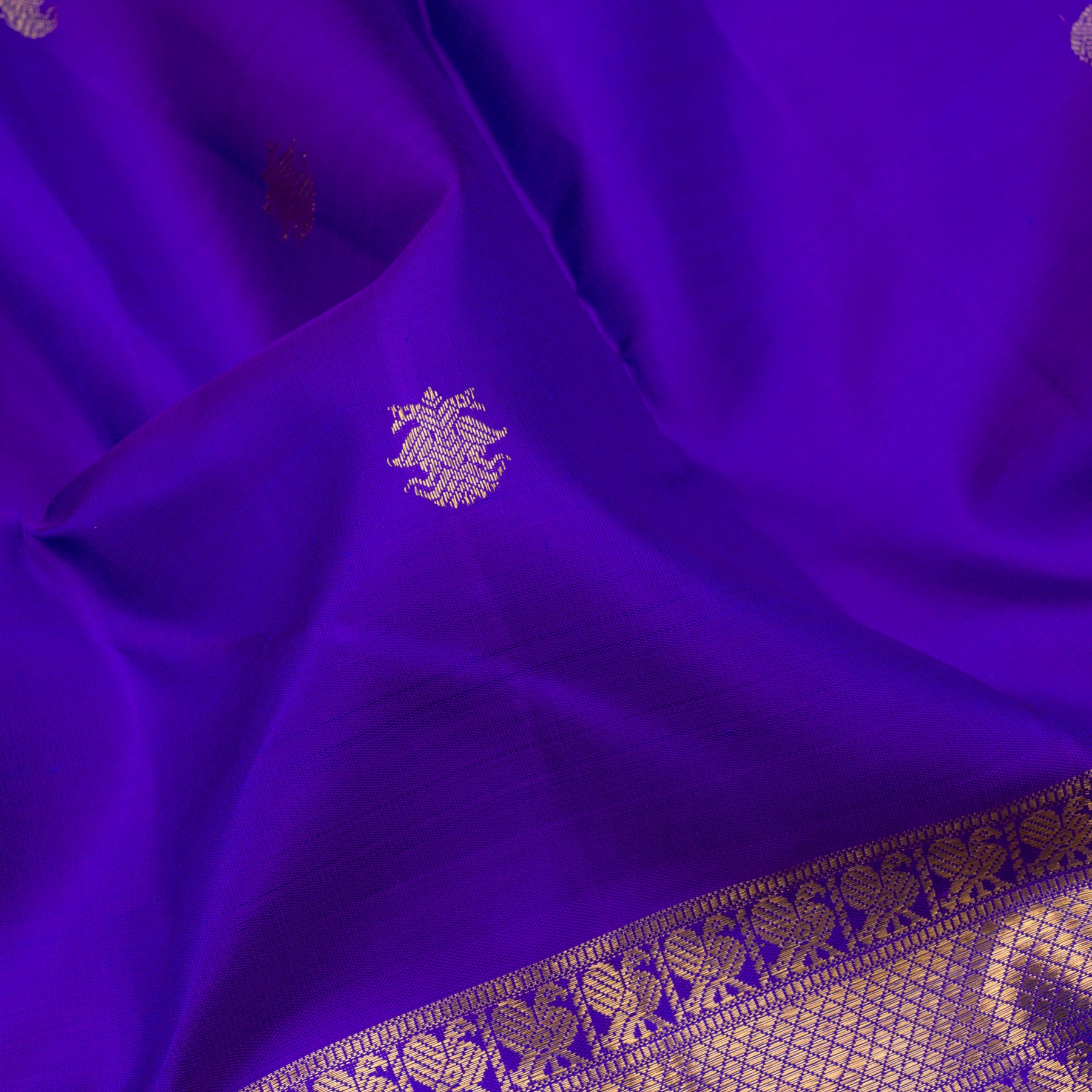 Kanakavalli Kanjivaram Silk Sari 23-110-HS001-06094 - Fabric View