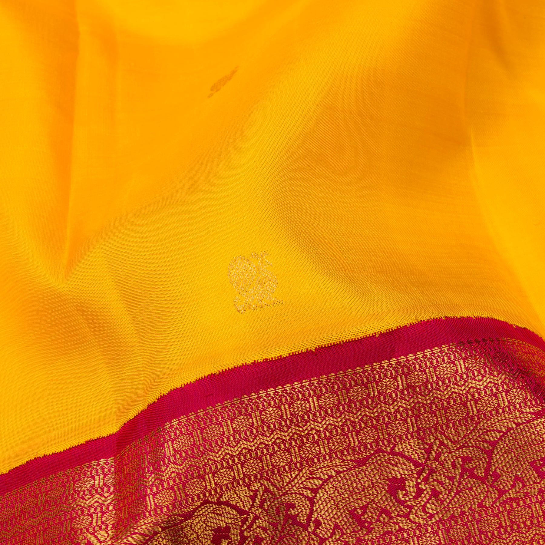 Kanakavalli Kanjivaram Silk Sari 23-110-HS001-07012 - Fabric View