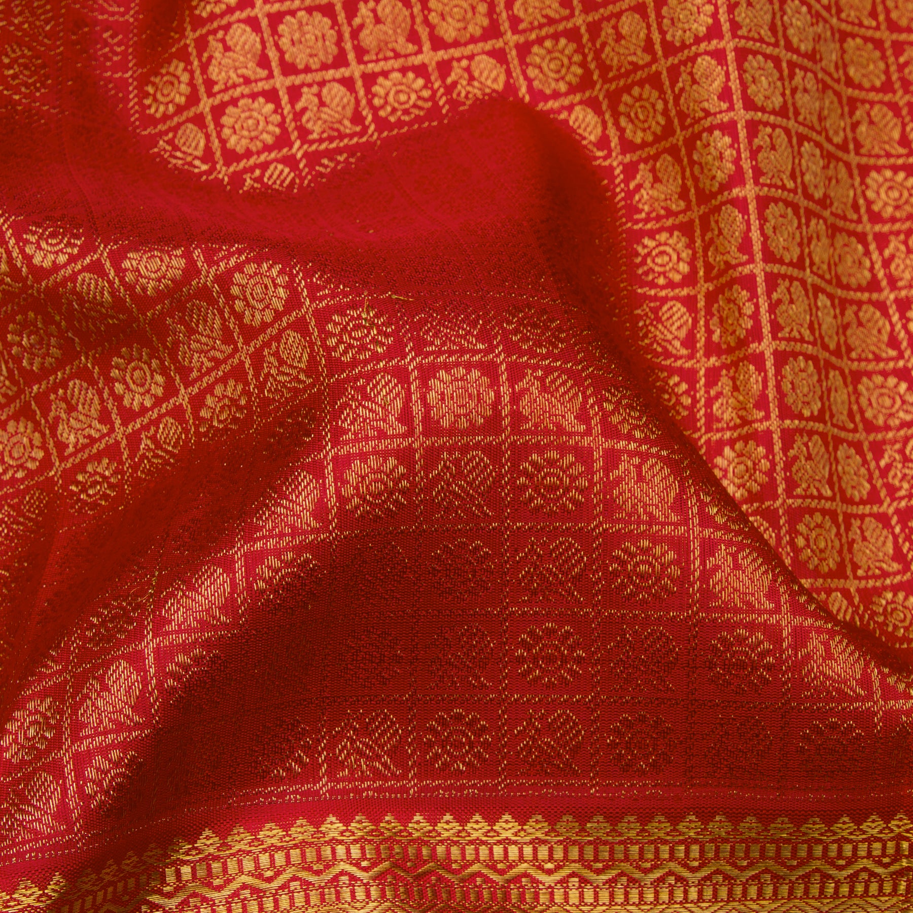 Kulanthi Silva on X: The colour, shape and the silk material with