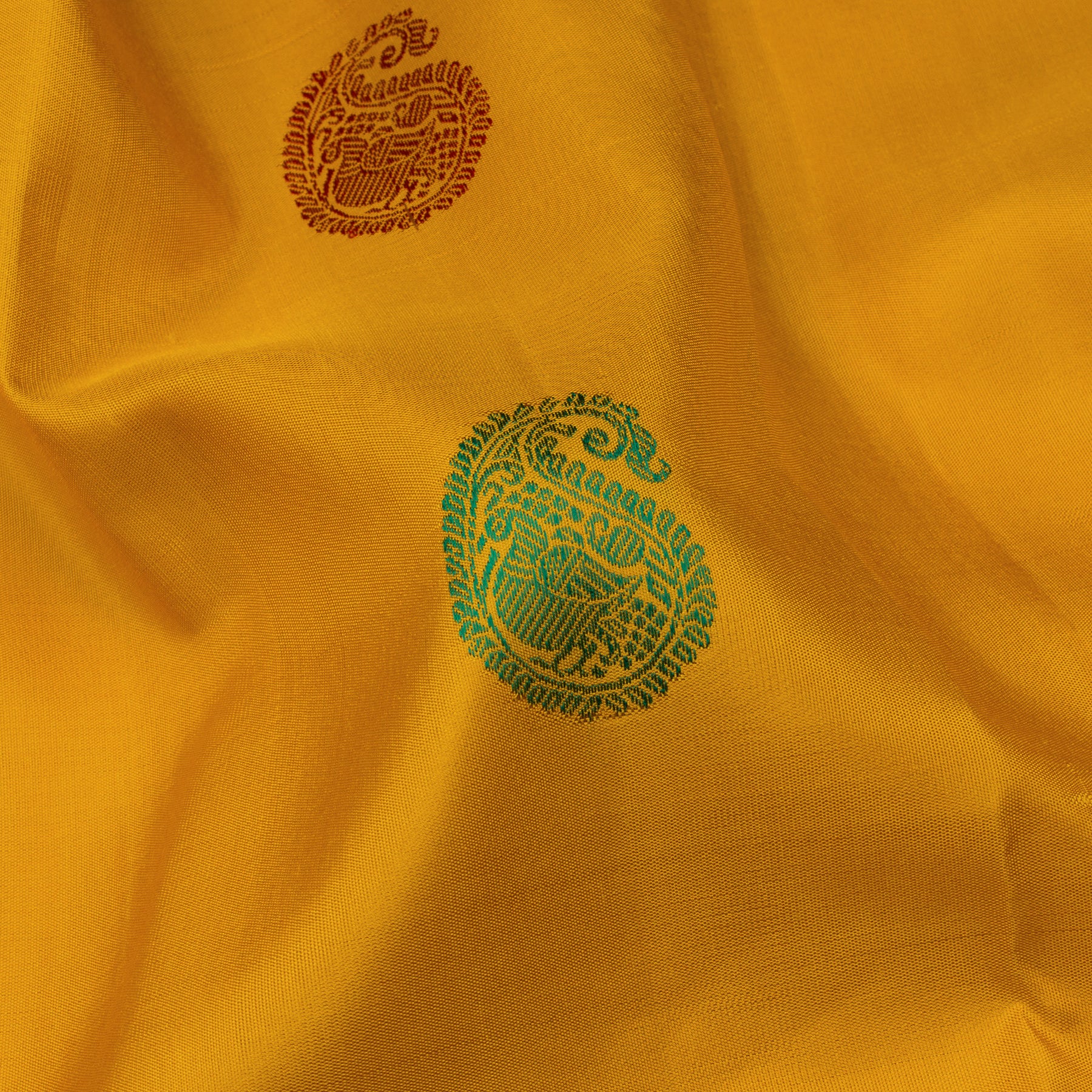 Kanakavalli Kanjivaram Silk Sari 23-560-HS001-03305 - Fabric View
