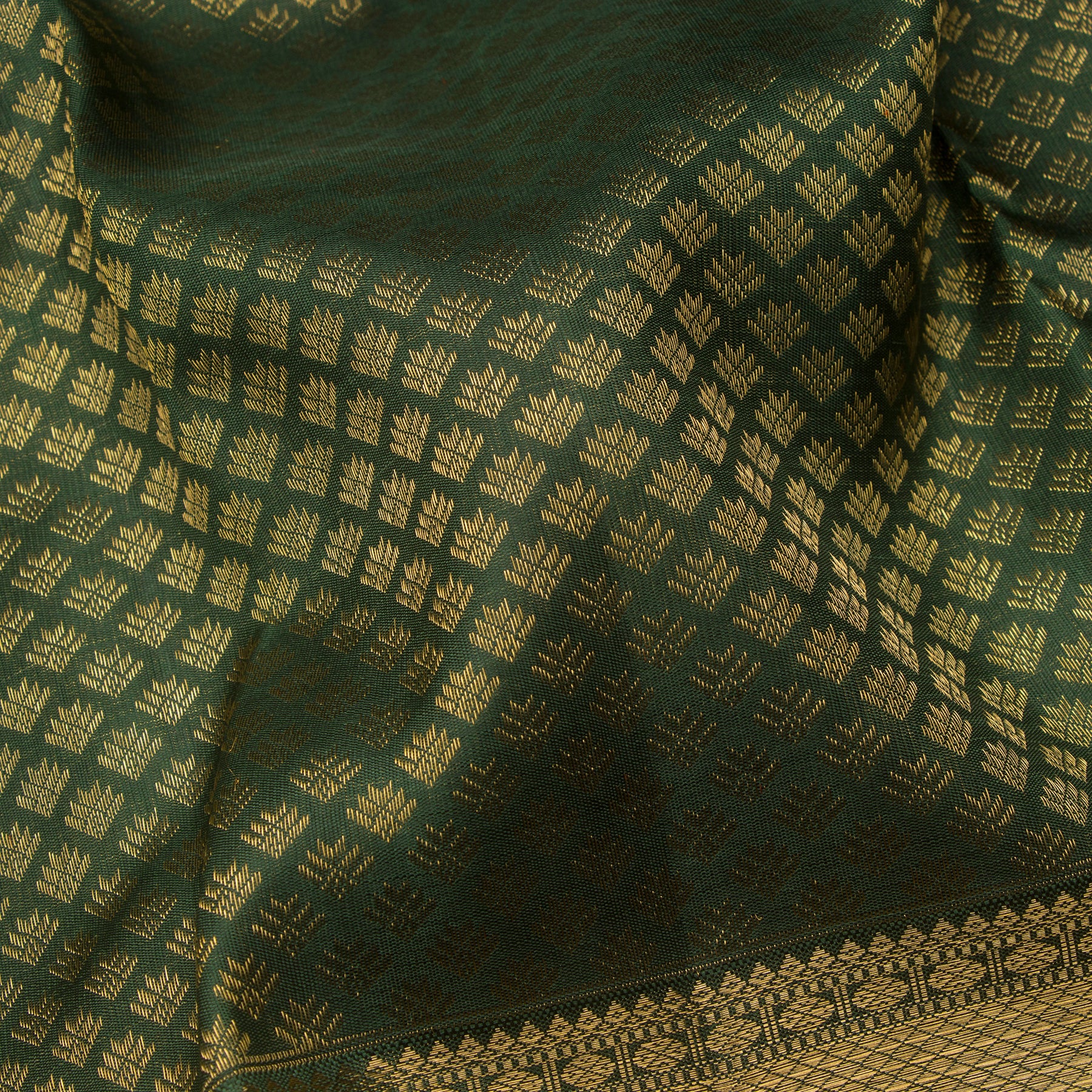Kanakavalli Kanjivaram Silk Sari 23-599-HS001-00758 - Fabric View