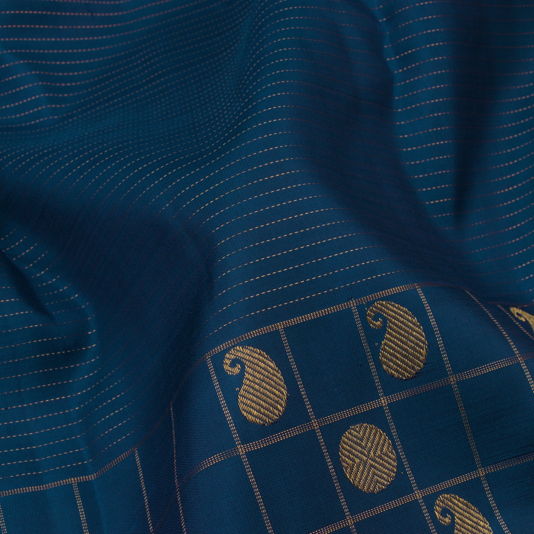Kanakavalli Kanjivaram Silk Sari 23-599-HS001-03111 - Fabric View
