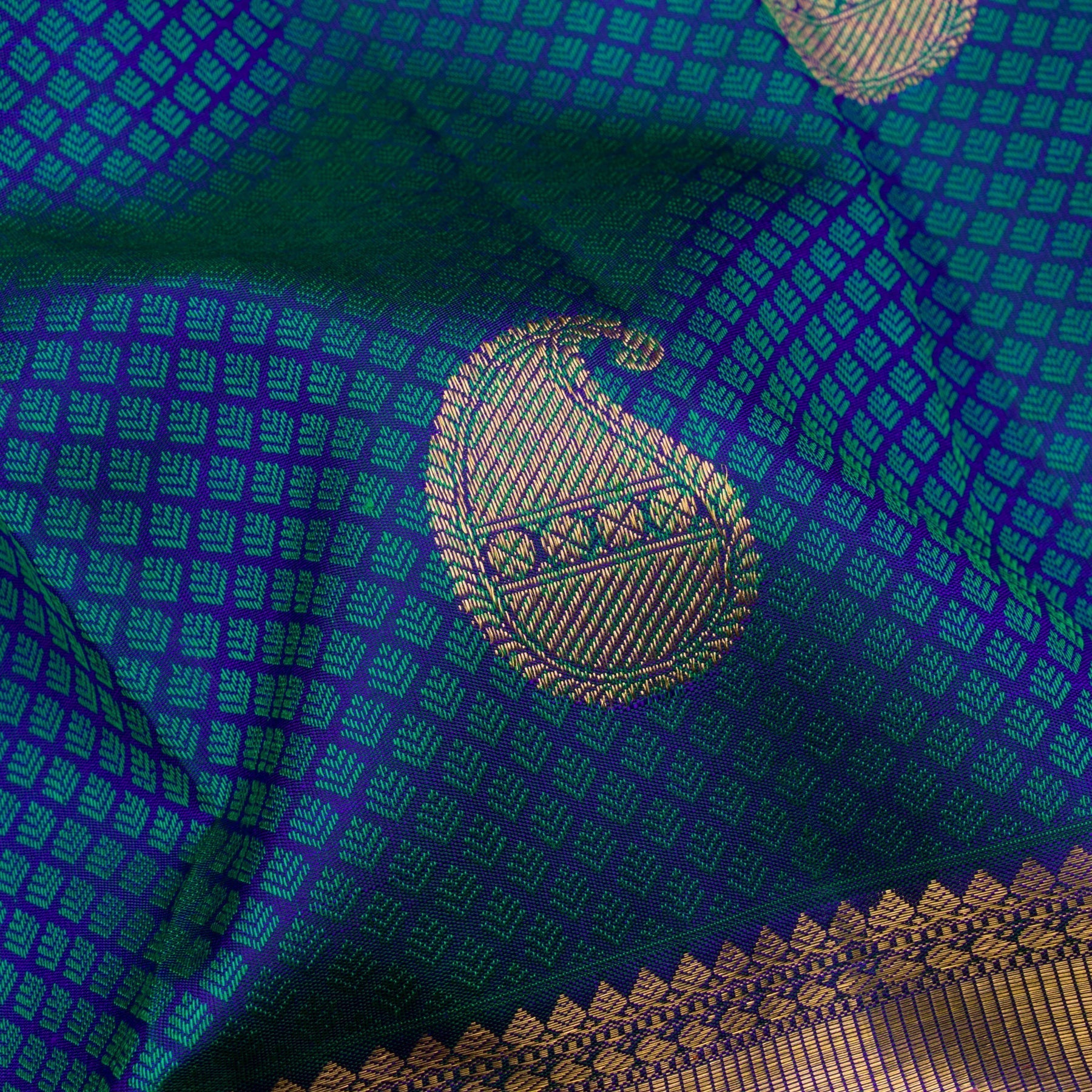 Kanakavalli Kanjivaram Silk Sari 23-599-HS001-05263 - Fabric View